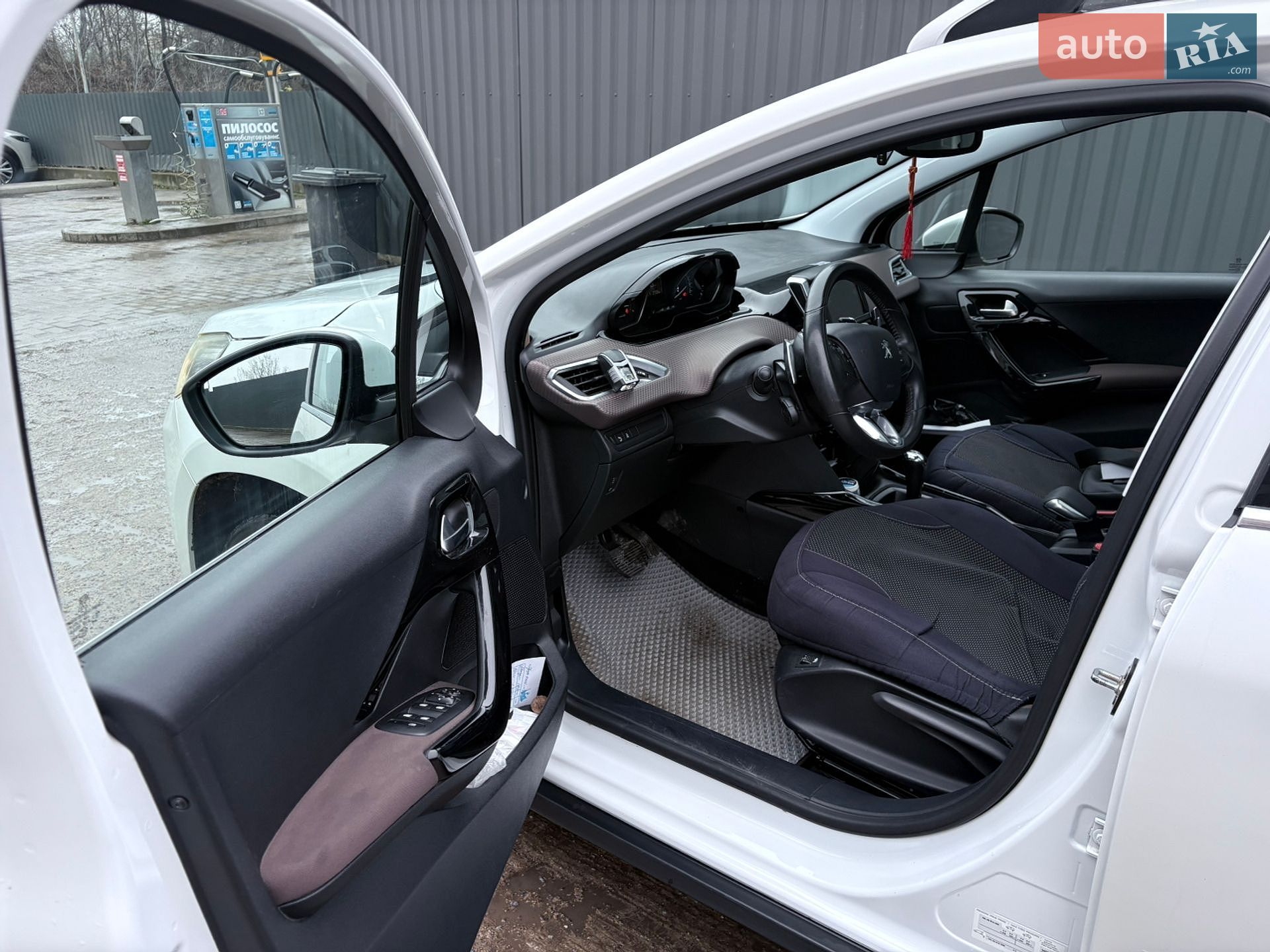 Peugeot 2008 2016 VIN VF3CUHMZ0GY047535 фото оголошення 10 з 20