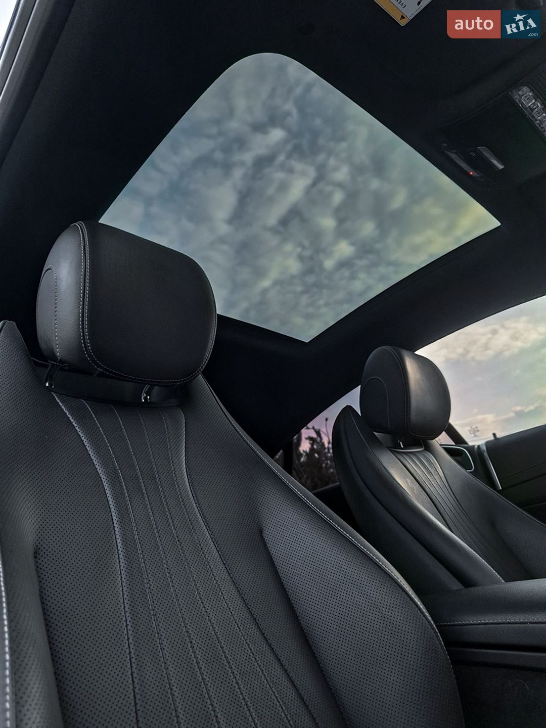 Mercedes-Benz E-Class 2019 VIN WDD1J6HB2KF109172 фото оголошення 32 з 44