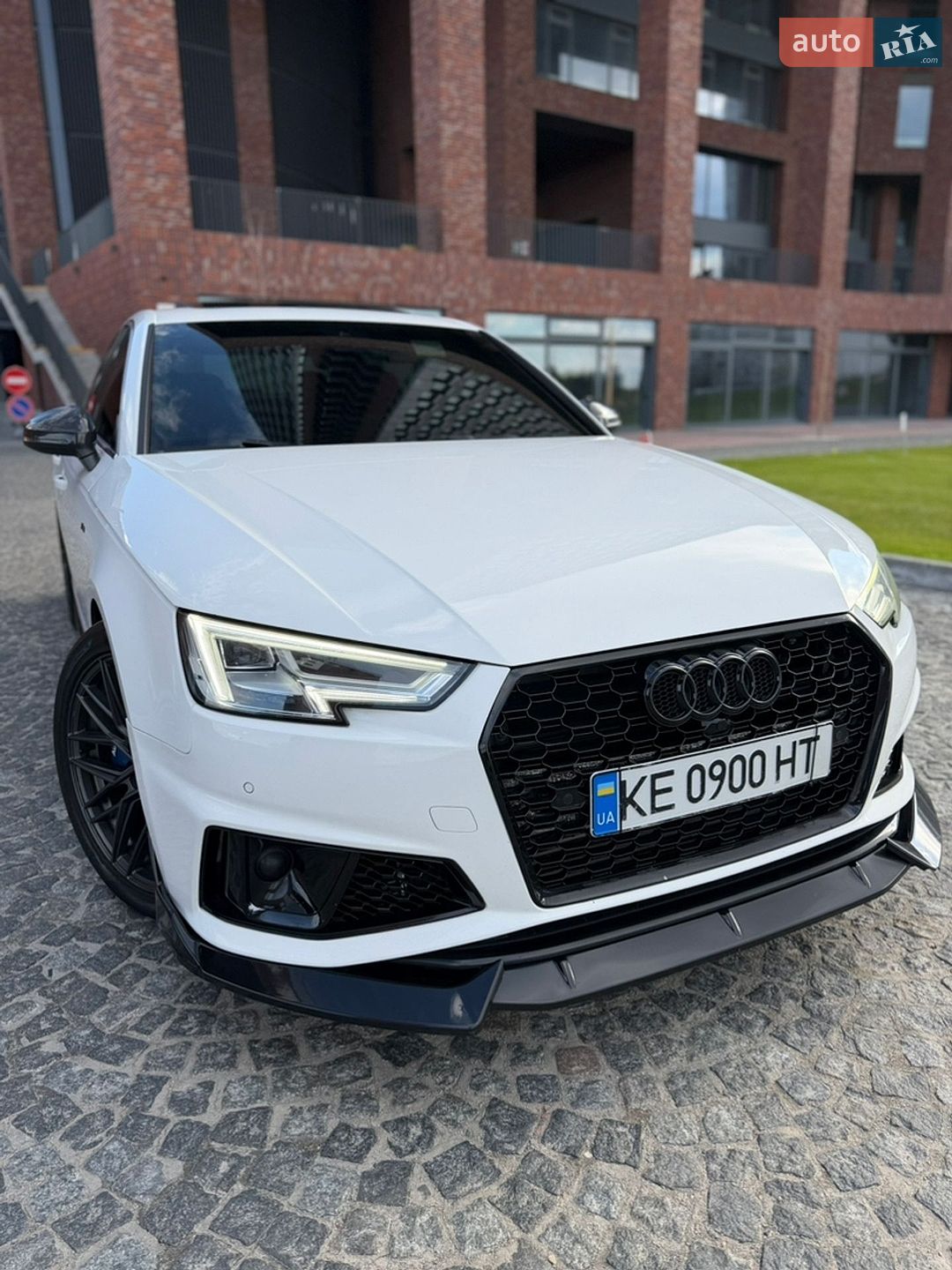 Audi A4 2019 VIN WAUENAF4XKA116324 фото оголошення 2 з 22