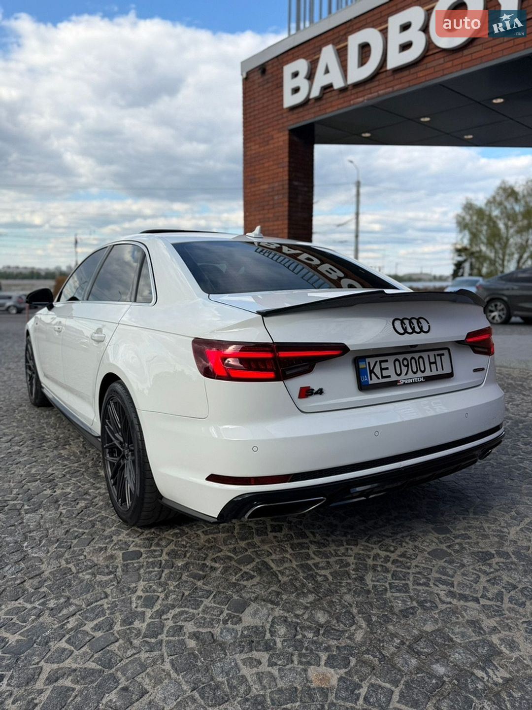 Audi A4 2019 VIN WAUENAF4XKA116324 фото оголошення 7 з 22