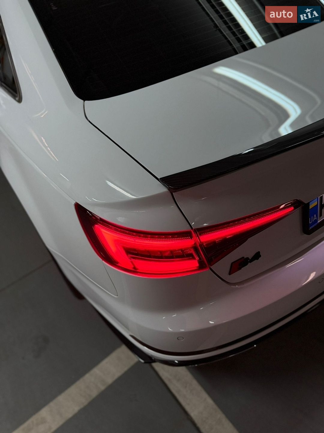 Audi A4 2019 VIN WAUENAF4XKA116324 фото оголошення 15 з 22
