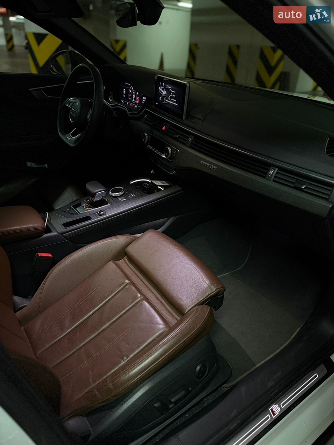 Audi A4 2019 VIN WAUENAF4XKA116324 фото оголошення 19 з 22