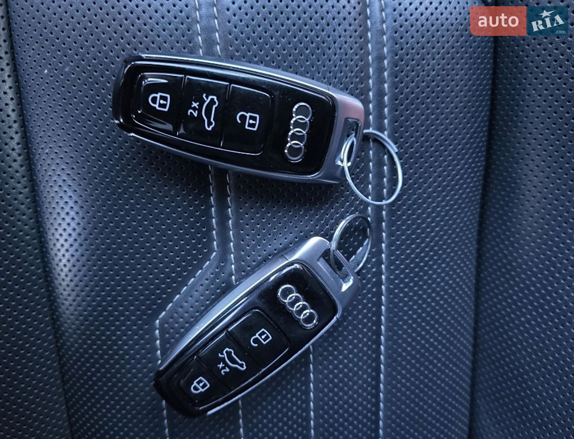 Audi e-tron 2019 VIN WA1VABGE7KB023213 фото оголошення 2 з 48