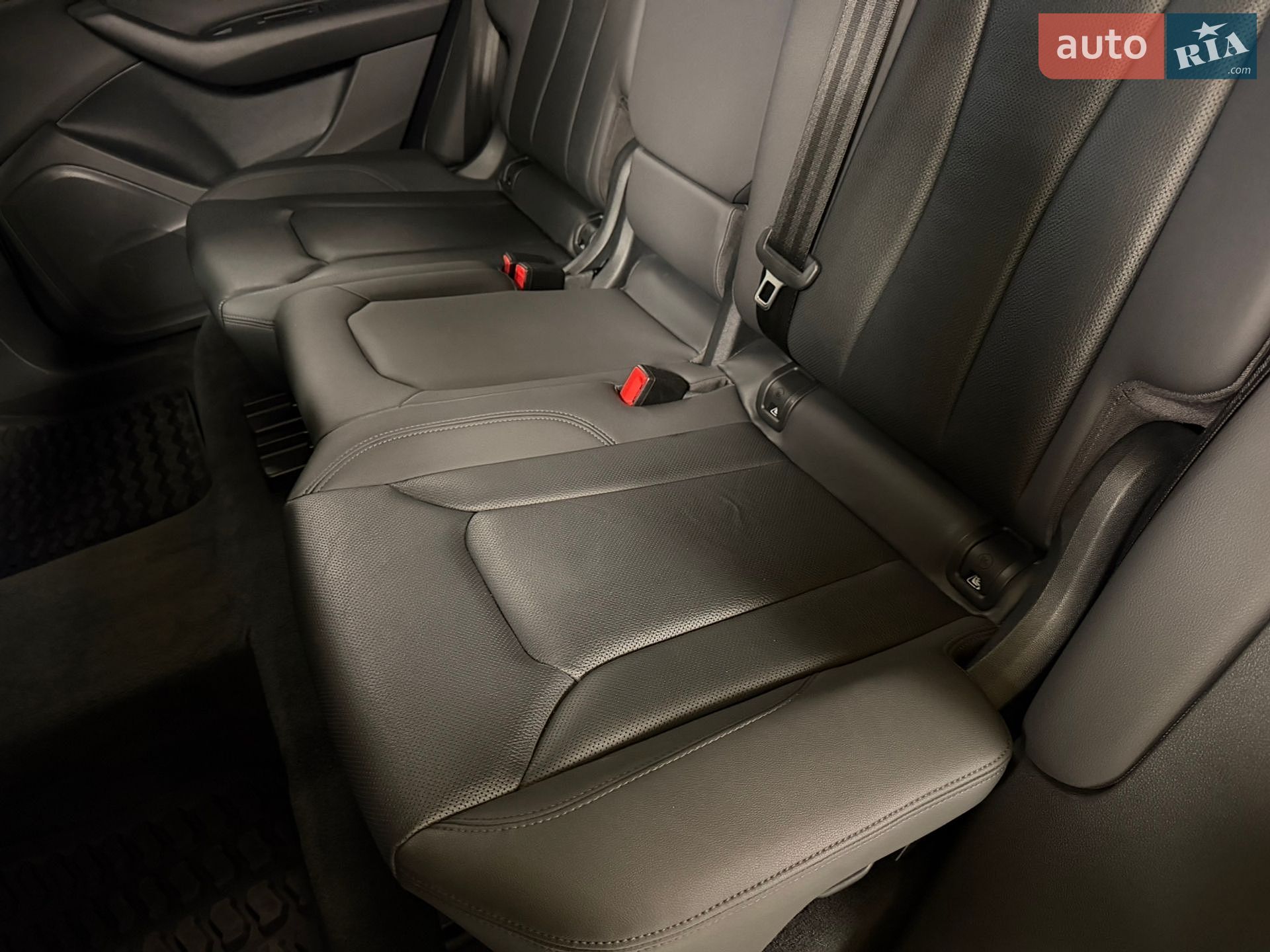 Audi Q8 2020 VIN WAUZZZF10MD012629 фото оголошення 34 з 54