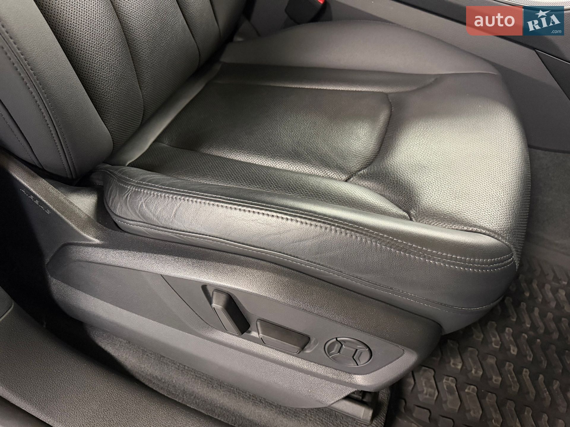 Audi Q8 2020 VIN WAUZZZF10MD012629 фото оголошення 37 з 54