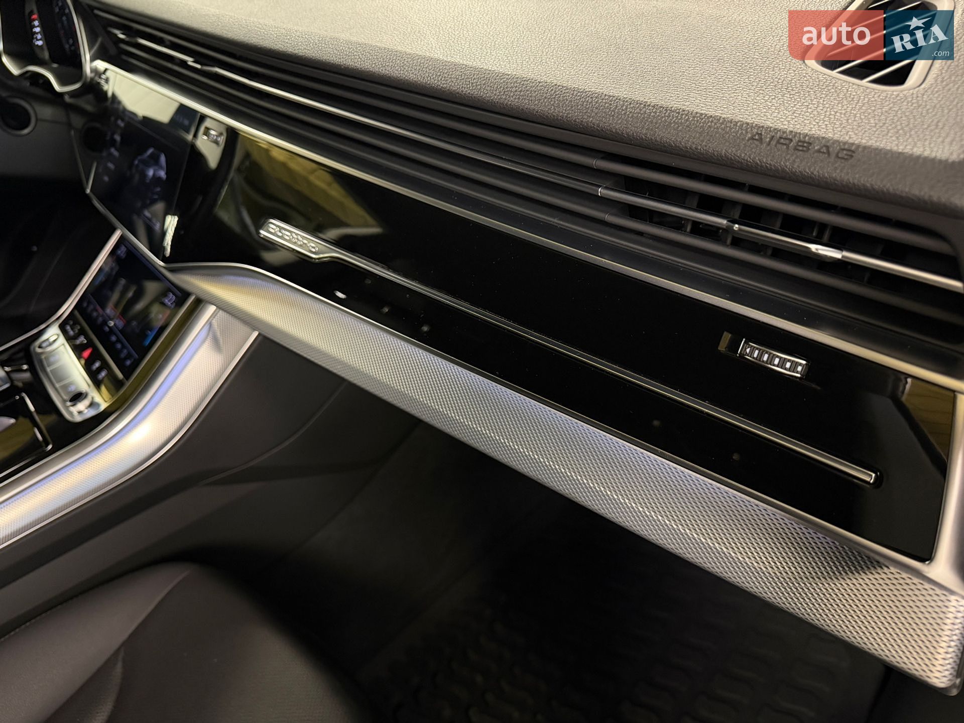 Audi Q8 2020 VIN WAUZZZF10MD012629 фото оголошення 39 з 54