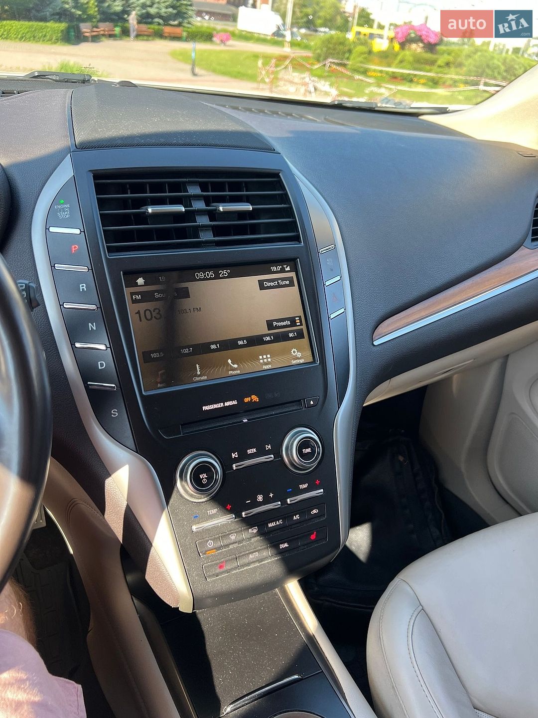 Lincoln MKC 2018 VIN 5LMCJ2D99KUL10053 фото оголошення 4 з 64