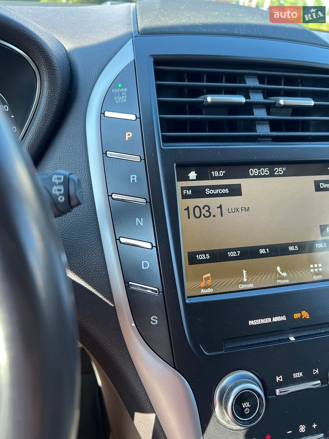 Lincoln MKC 2018 VIN 5LMCJ2D99KUL10053 фото оголошення 5 з 64