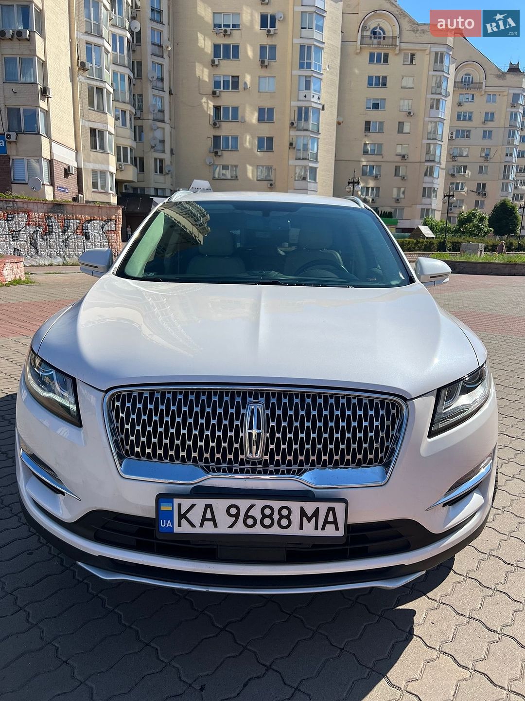 Lincoln MKC 2018 VIN 5LMCJ2D99KUL10053 фото оголошення 10 з 64