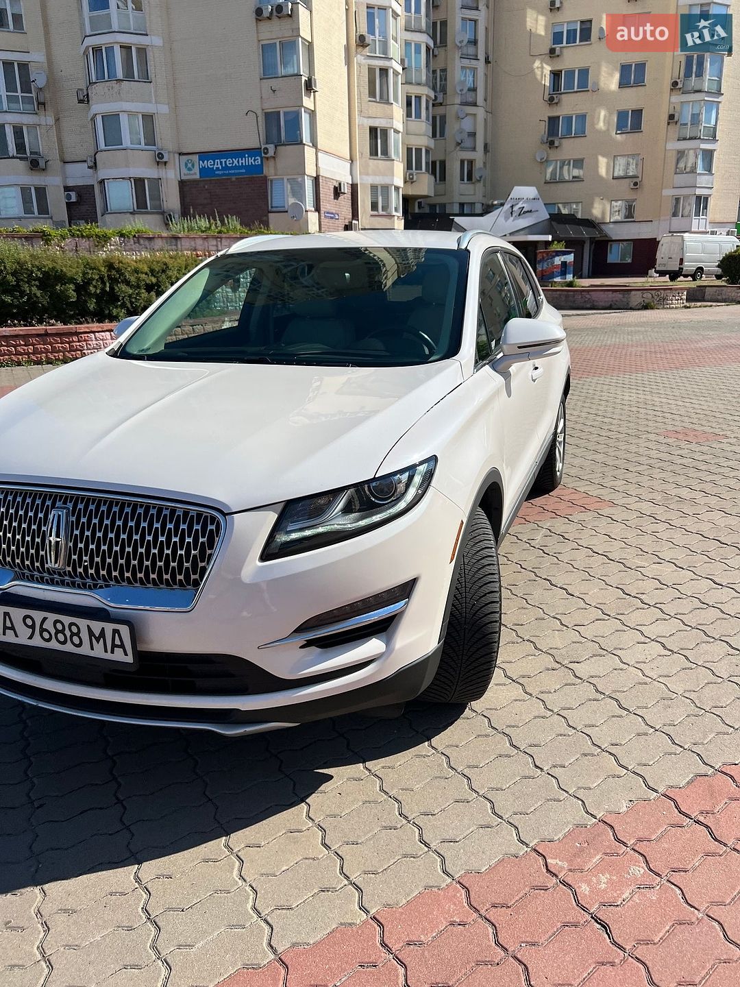 Lincoln MKC 2018 VIN 5LMCJ2D99KUL10053 фото оголошення 12 з 64