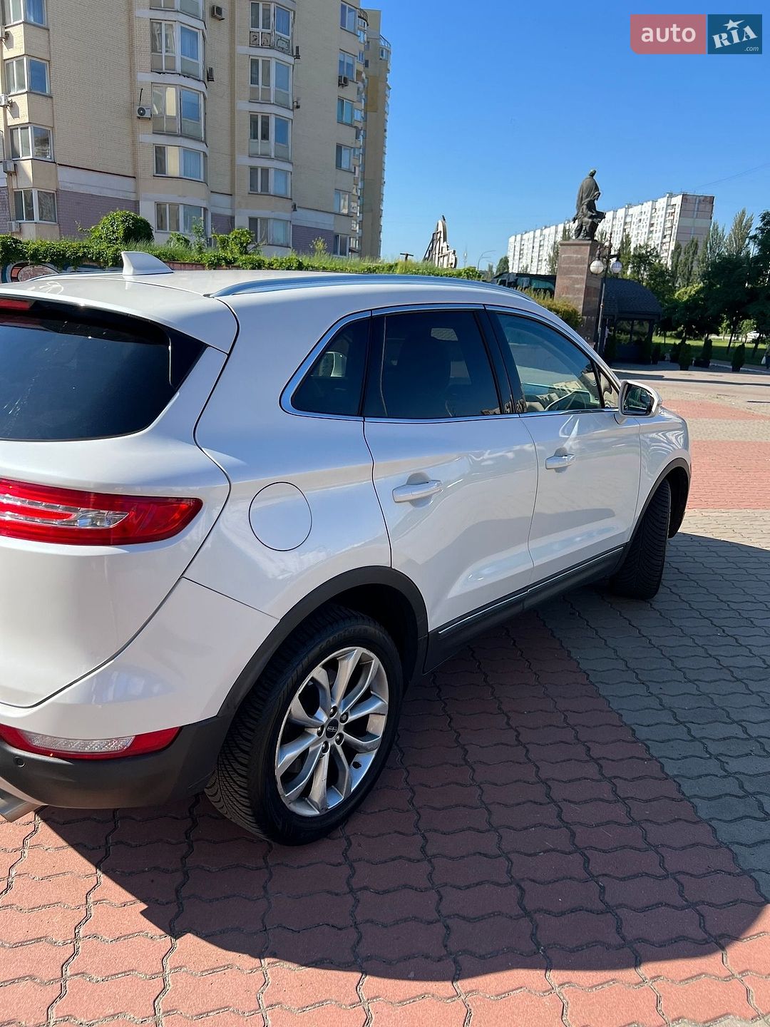 Lincoln MKC 2018 VIN 5LMCJ2D99KUL10053 фото оголошення 13 з 64