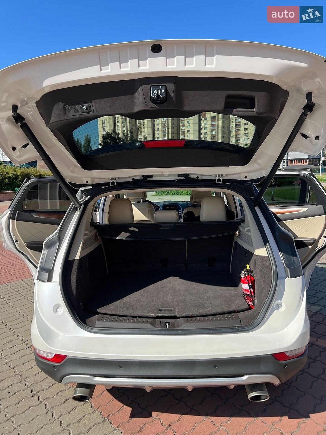Lincoln MKC 2018 VIN 5LMCJ2D99KUL10053 фото оголошення 19 з 64
