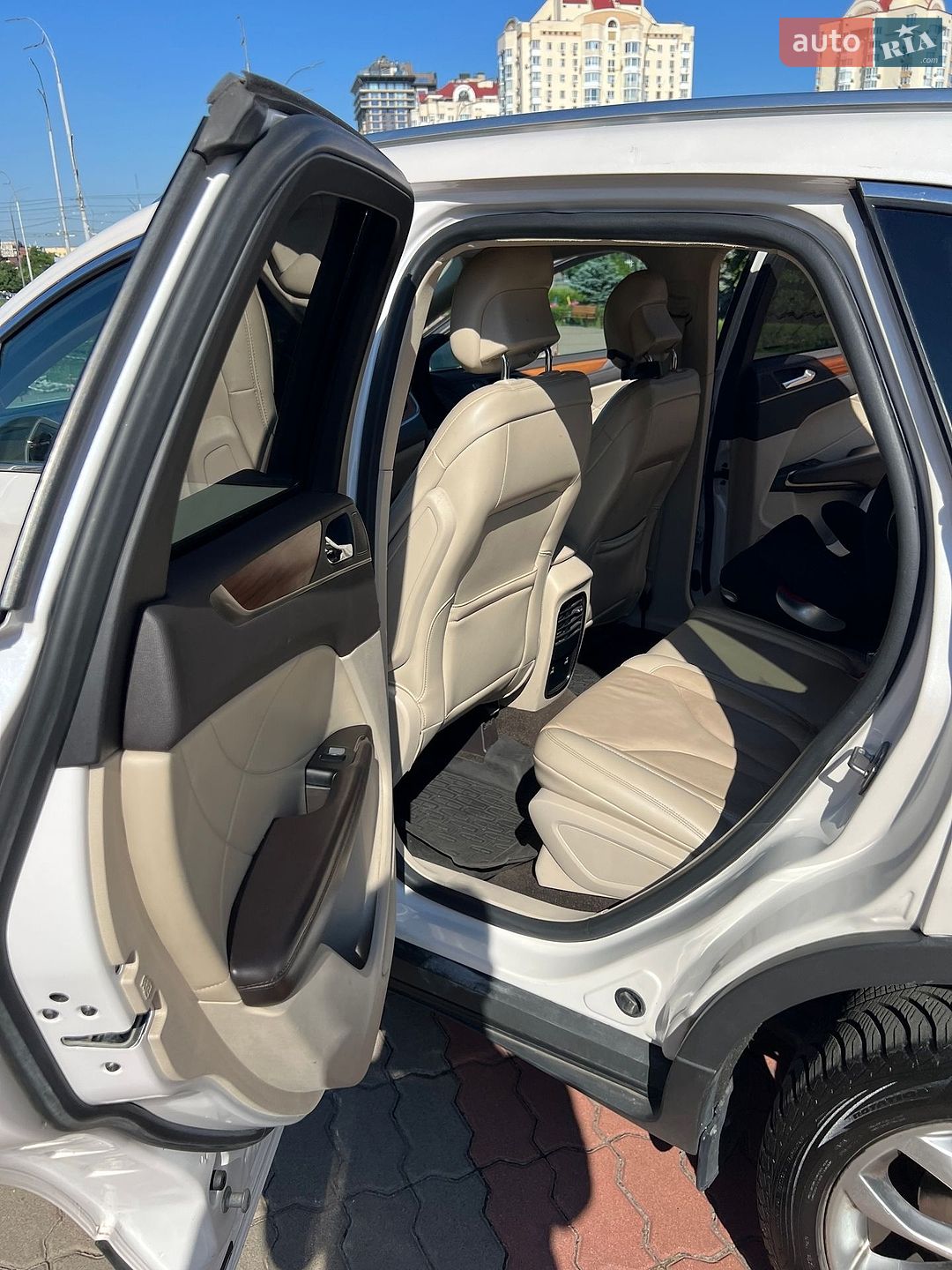 Lincoln MKC 2018 VIN 5LMCJ2D99KUL10053 фото оголошення 22 з 64