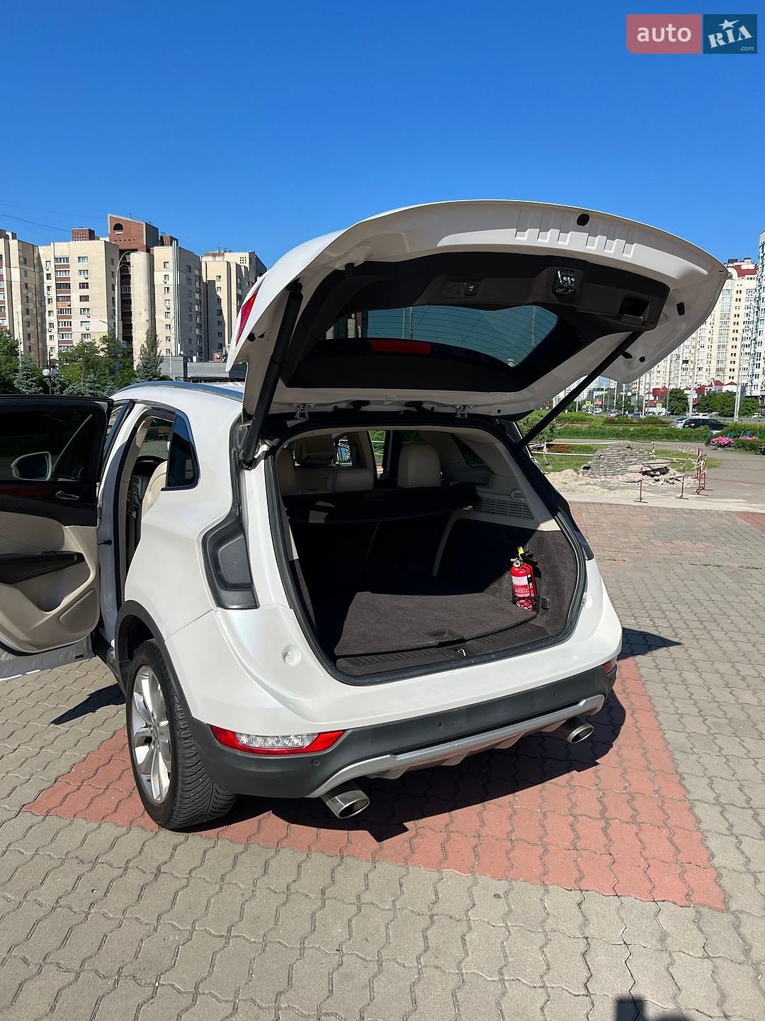Lincoln MKC 2018 VIN 5LMCJ2D99KUL10053 фото оголошення 23 з 64