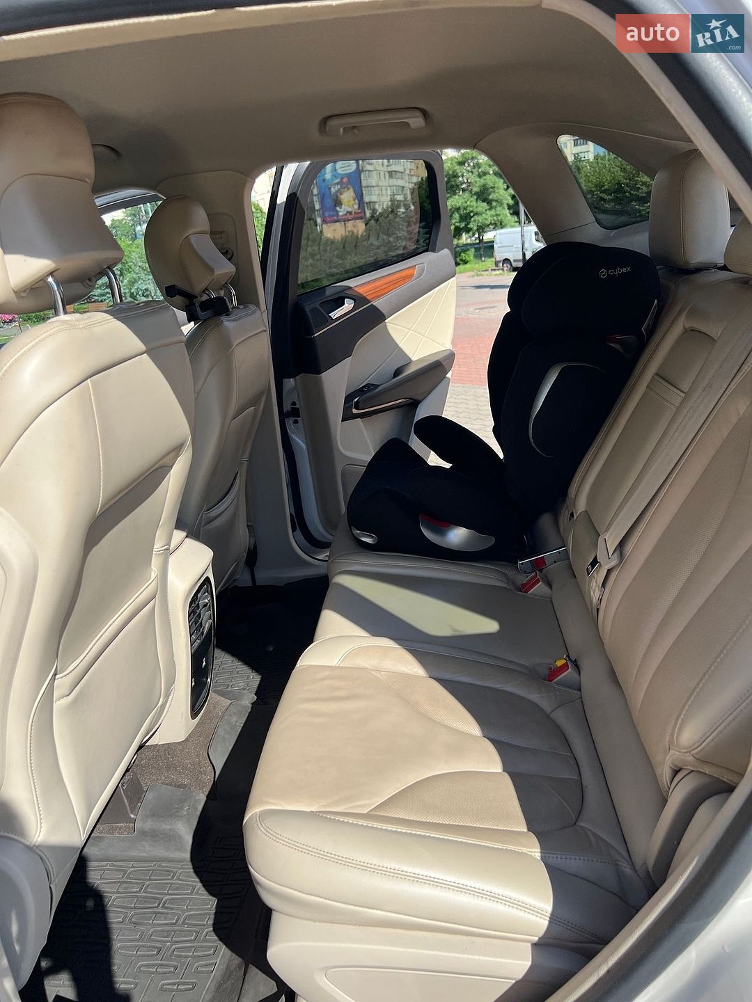 Lincoln MKC 2018 VIN 5LMCJ2D99KUL10053 фото оголошення 24 з 64