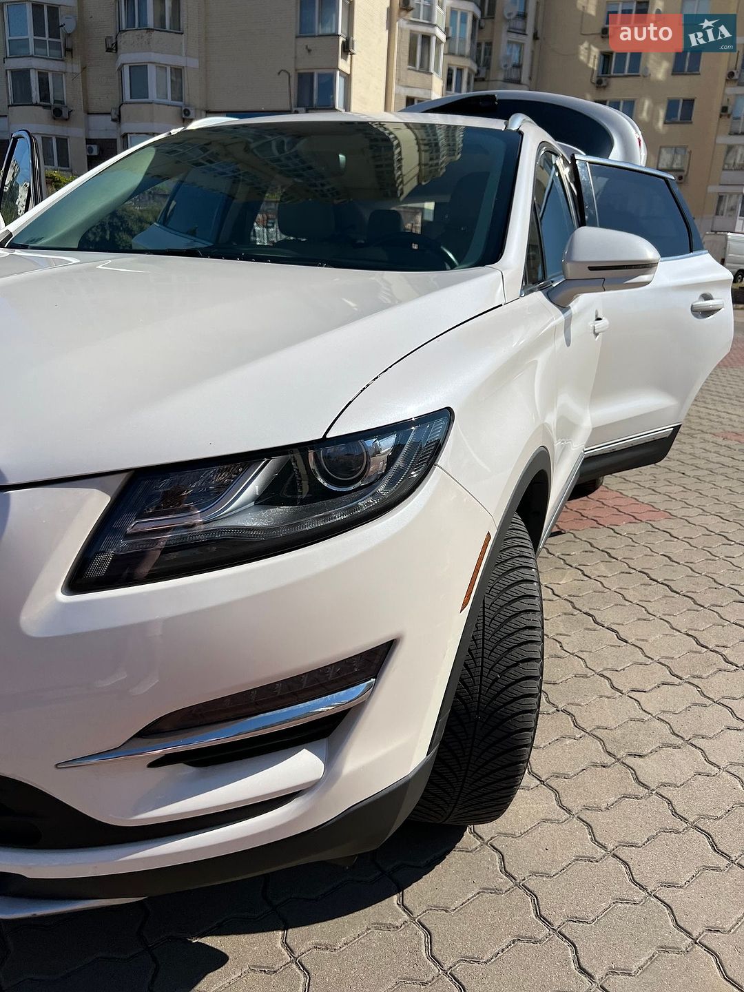 Lincoln MKC 2018 VIN 5LMCJ2D99KUL10053 фото оголошення 25 з 64
