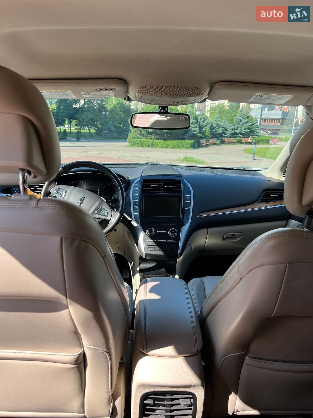 Lincoln MKC 2018 VIN 5LMCJ2D99KUL10053 фото оголошення 30 з 64
