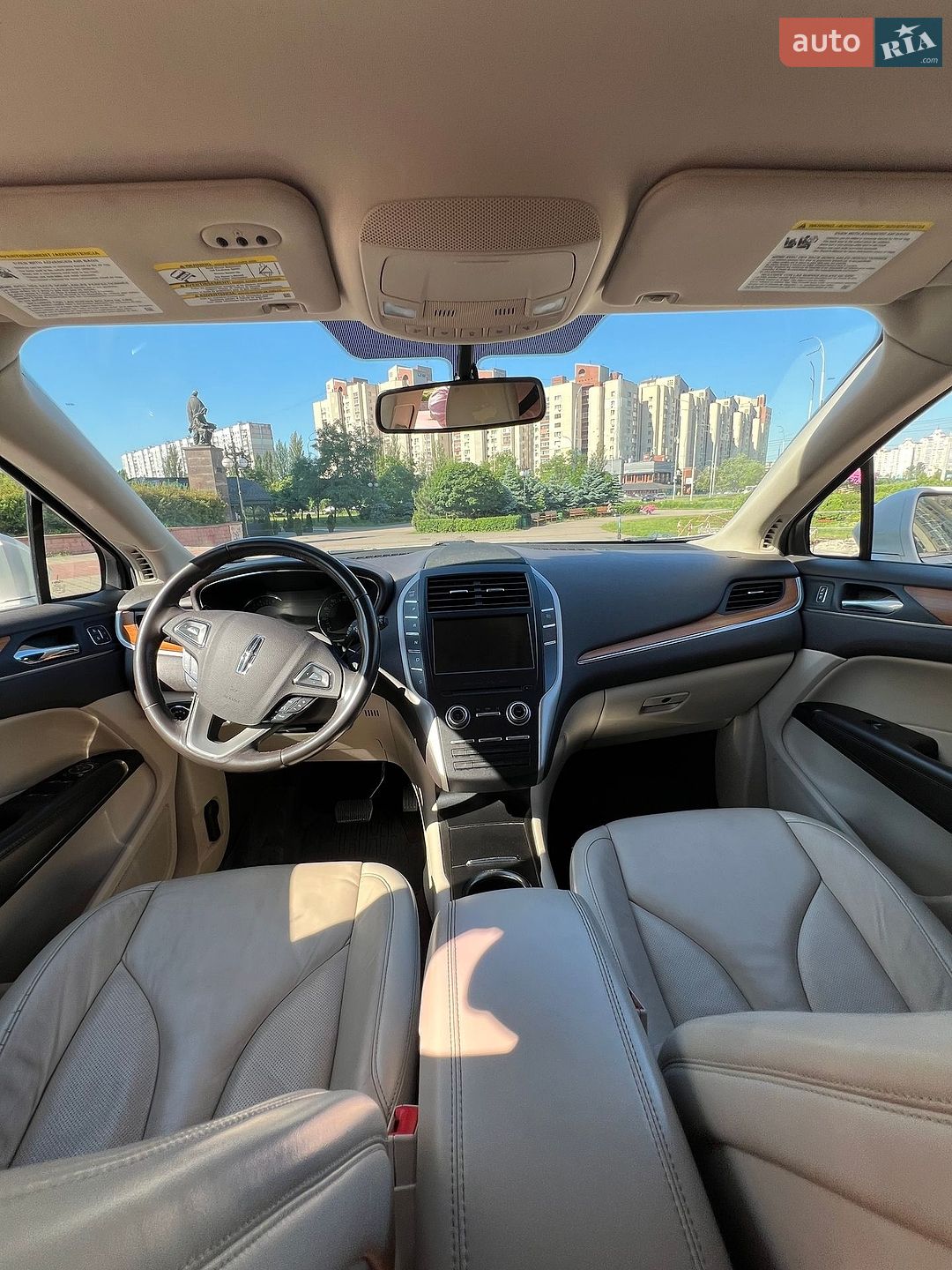 Lincoln MKC 2018 VIN 5LMCJ2D99KUL10053 фото оголошення 32 з 64