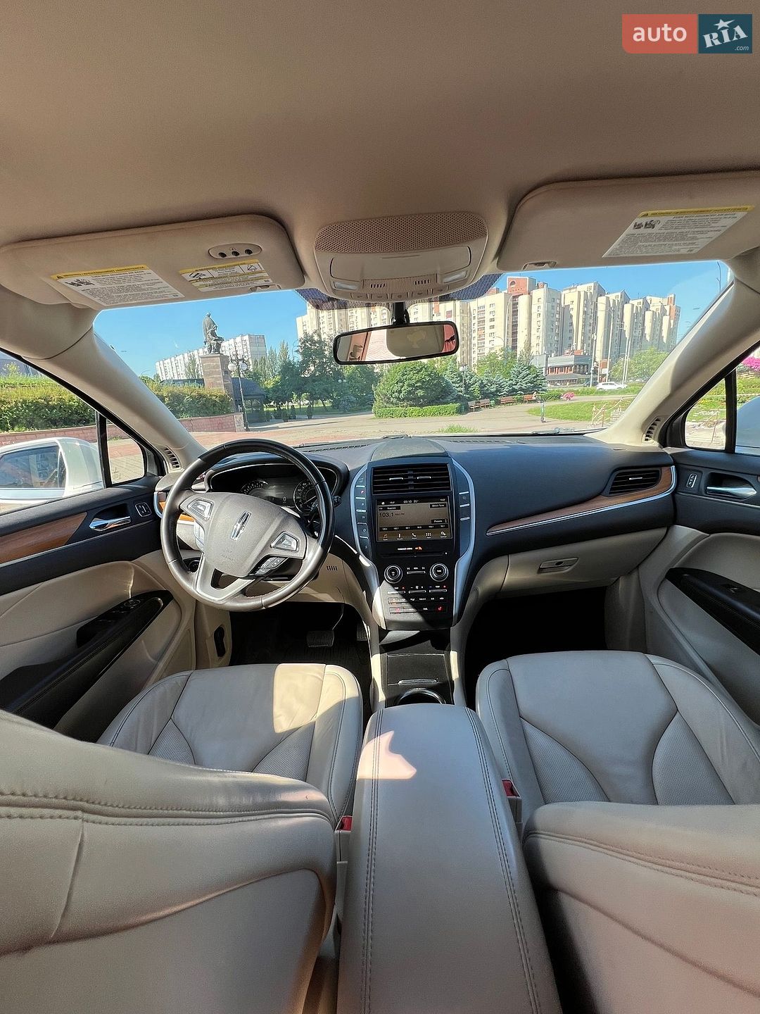 Lincoln MKC 2018 VIN 5LMCJ2D99KUL10053 фото оголошення 33 з 64