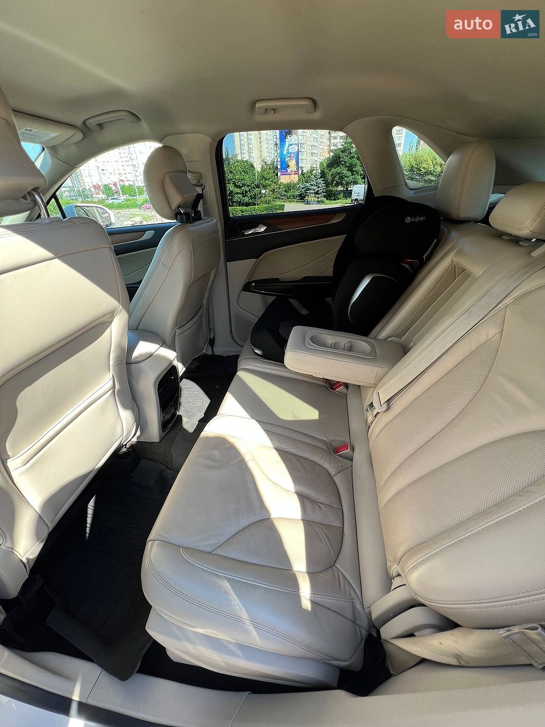 Lincoln MKC 2018 VIN 5LMCJ2D99KUL10053 фото оголошення 34 з 64
