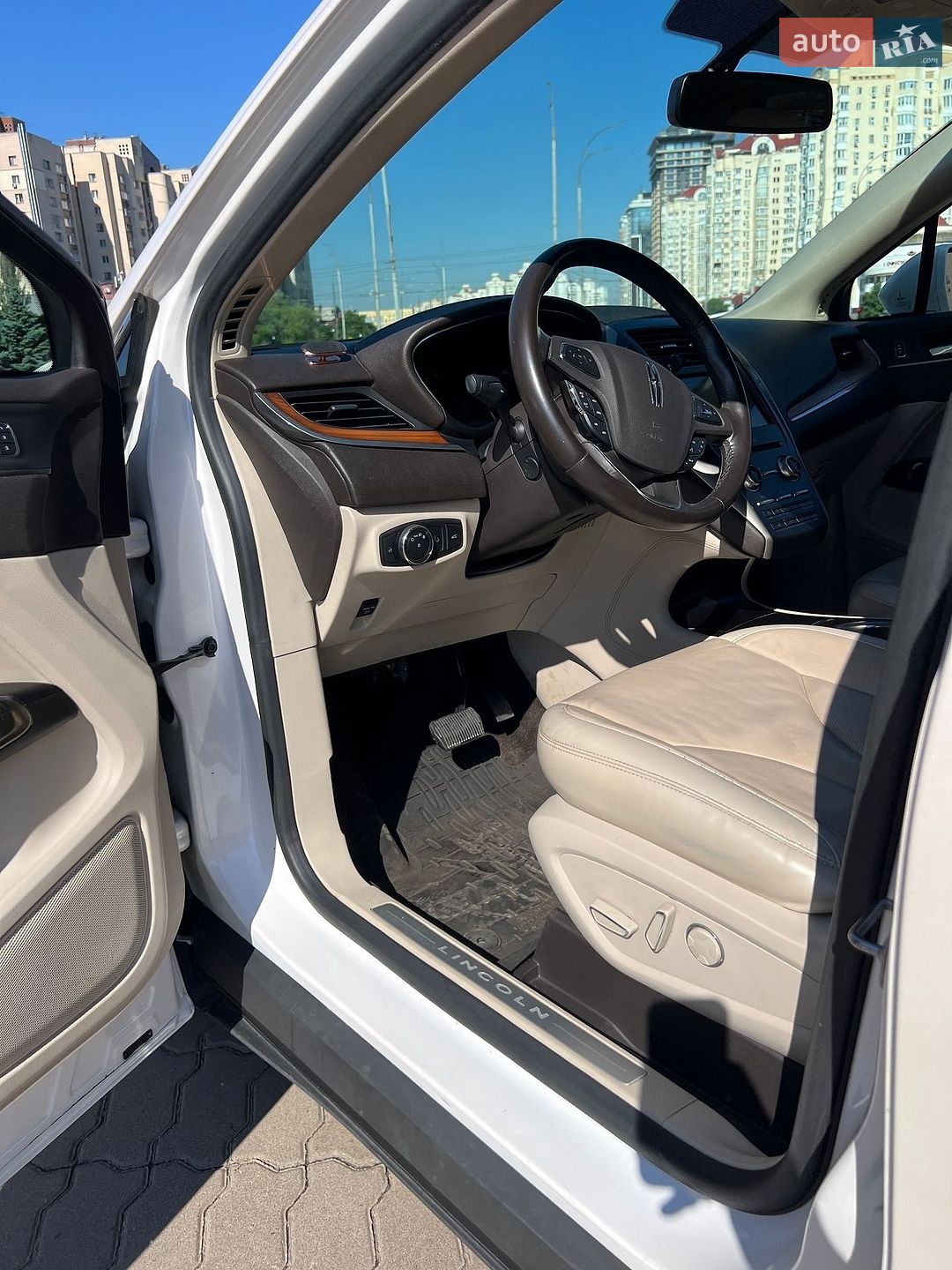 Lincoln MKC 2018 VIN 5LMCJ2D99KUL10053 фото оголошення 47 з 64