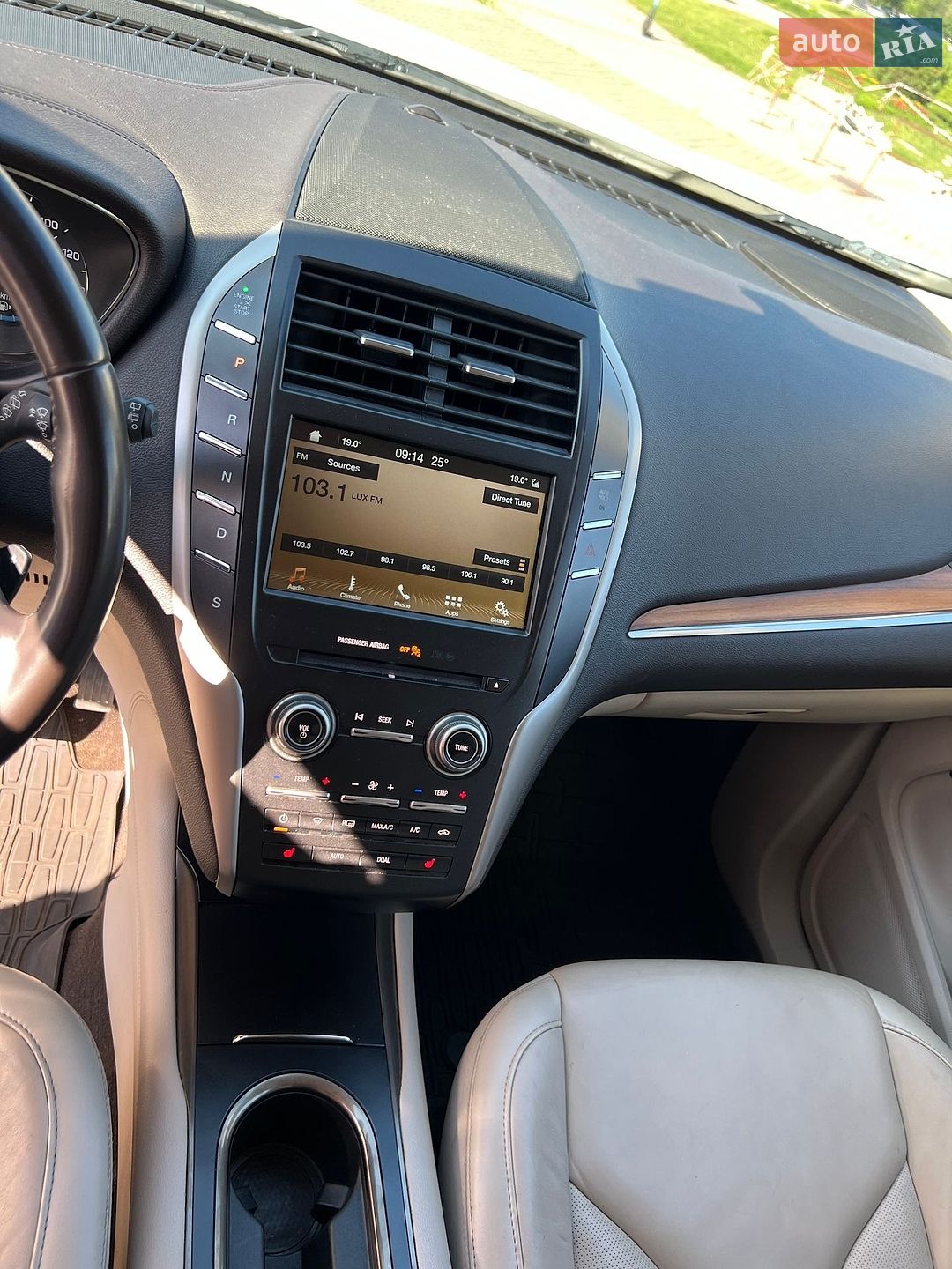 Lincoln MKC 2018 VIN 5LMCJ2D99KUL10053 фото оголошення 50 з 64
