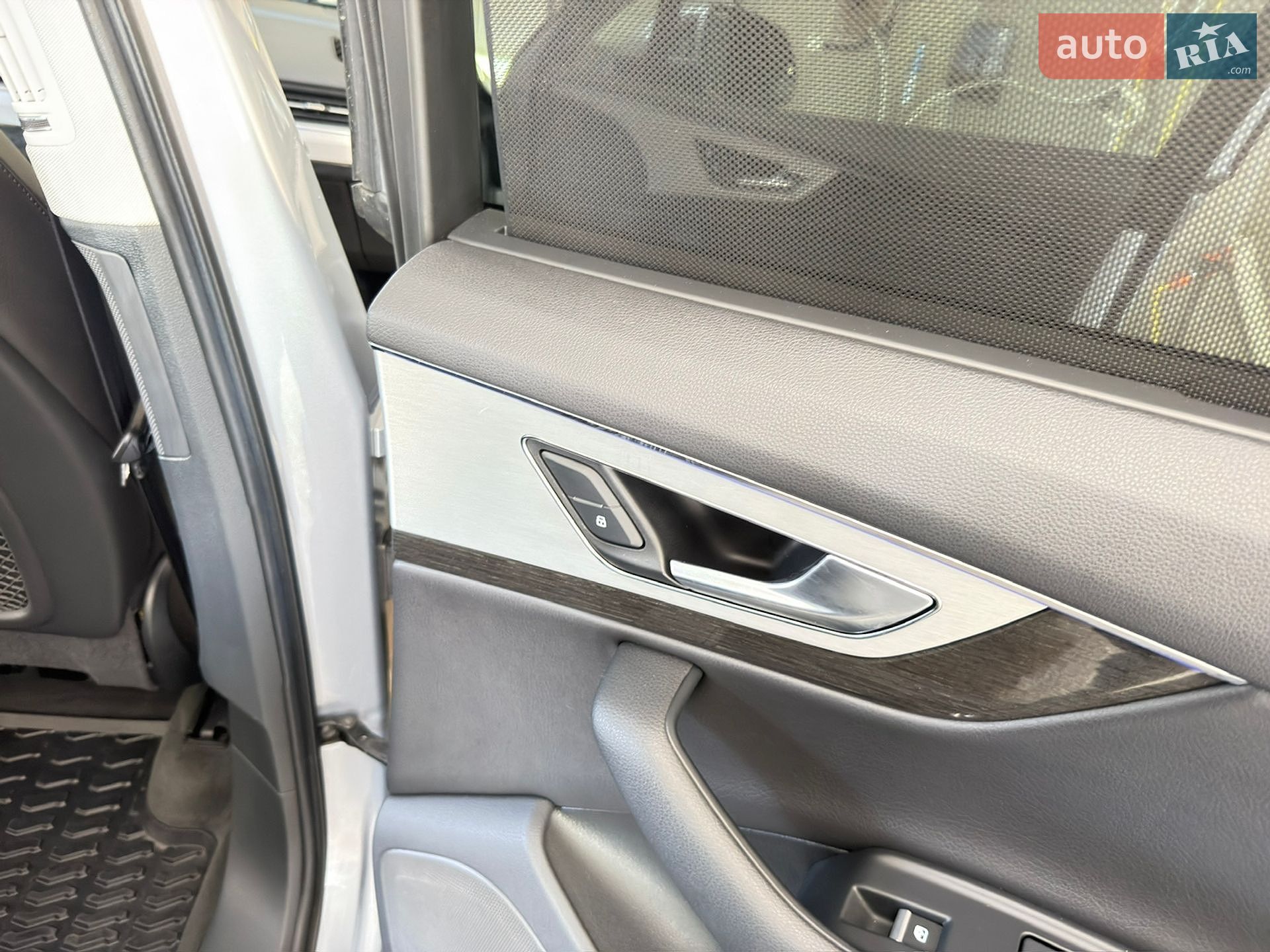 Audi Q7 2018 VIN WA1VAAF73JD031065 фото оголошення 35 з 50