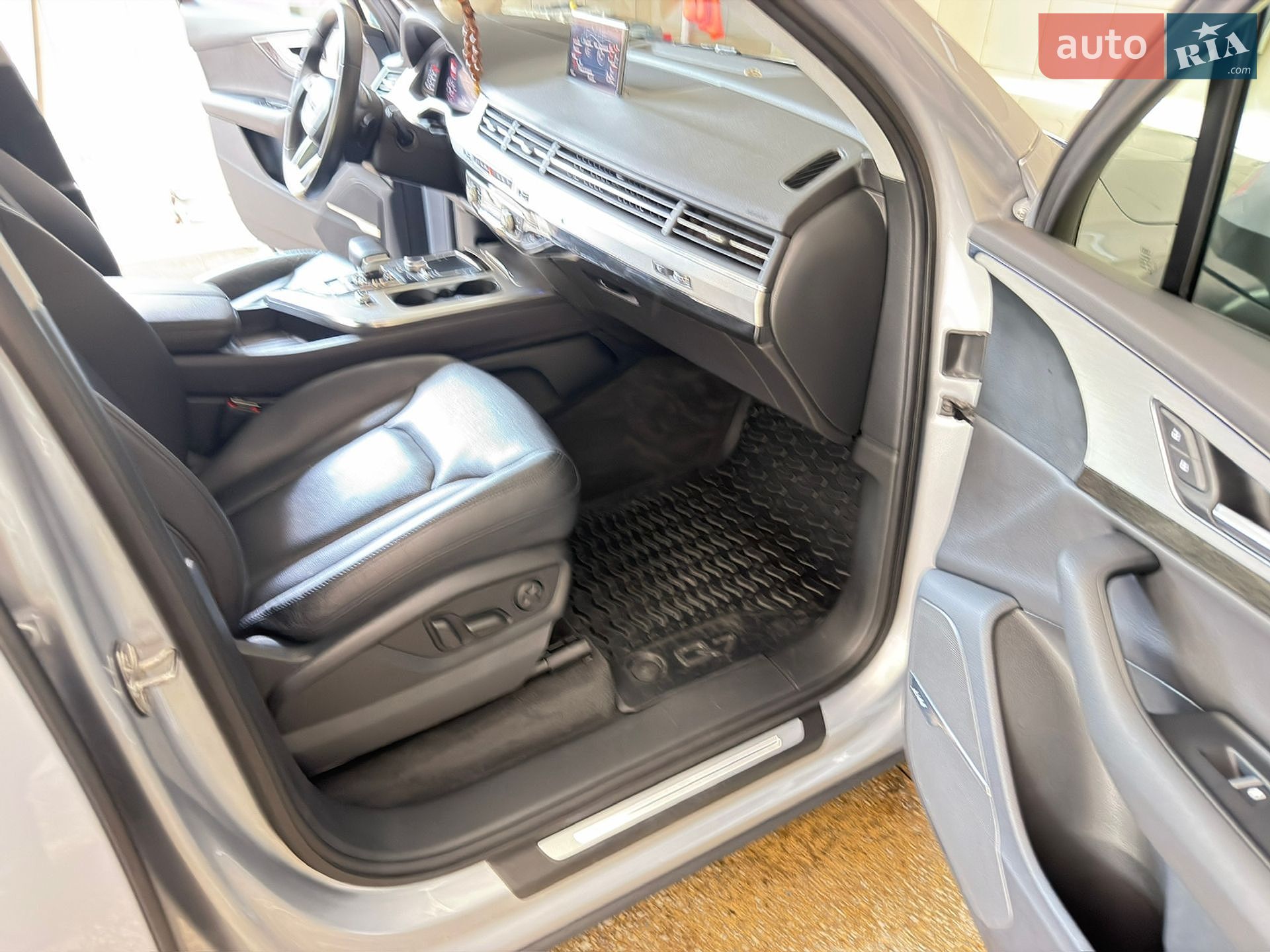 Audi Q7 2018 VIN WA1VAAF73JD031065 фото оголошення 36 з 50