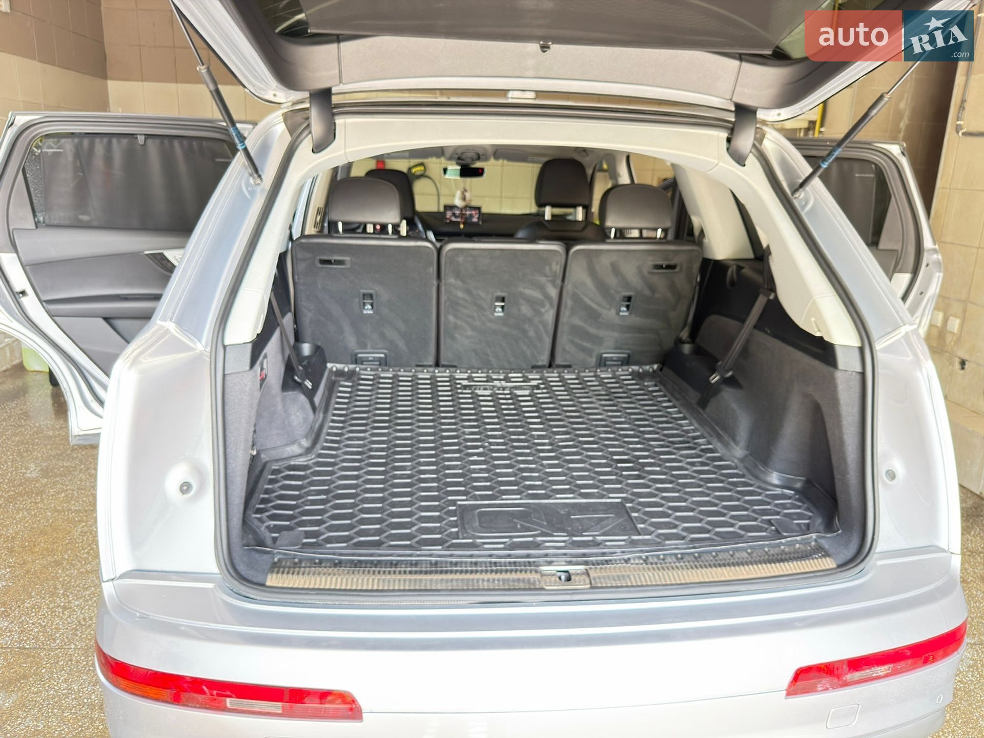 Audi Q7 2018 VIN WA1VAAF73JD031065 фото оголошення 41 з 50
