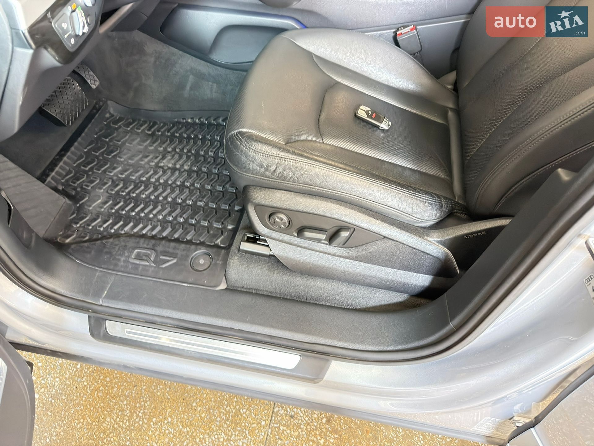 Audi Q7 2018 VIN WA1VAAF73JD031065 фото оголошення 44 з 50