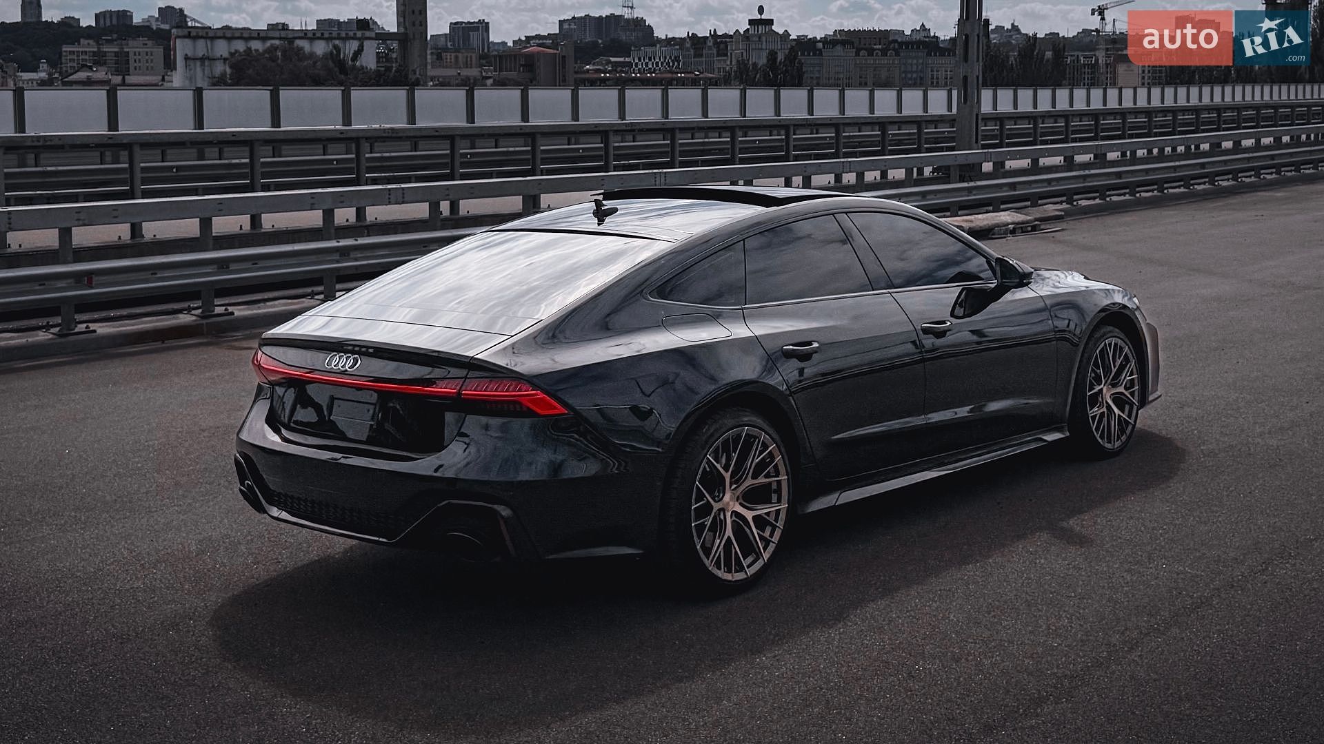 Audi S7 Sportback 2019 VIN WAUPFAF23LN017116 фото оголошення 2 з 26