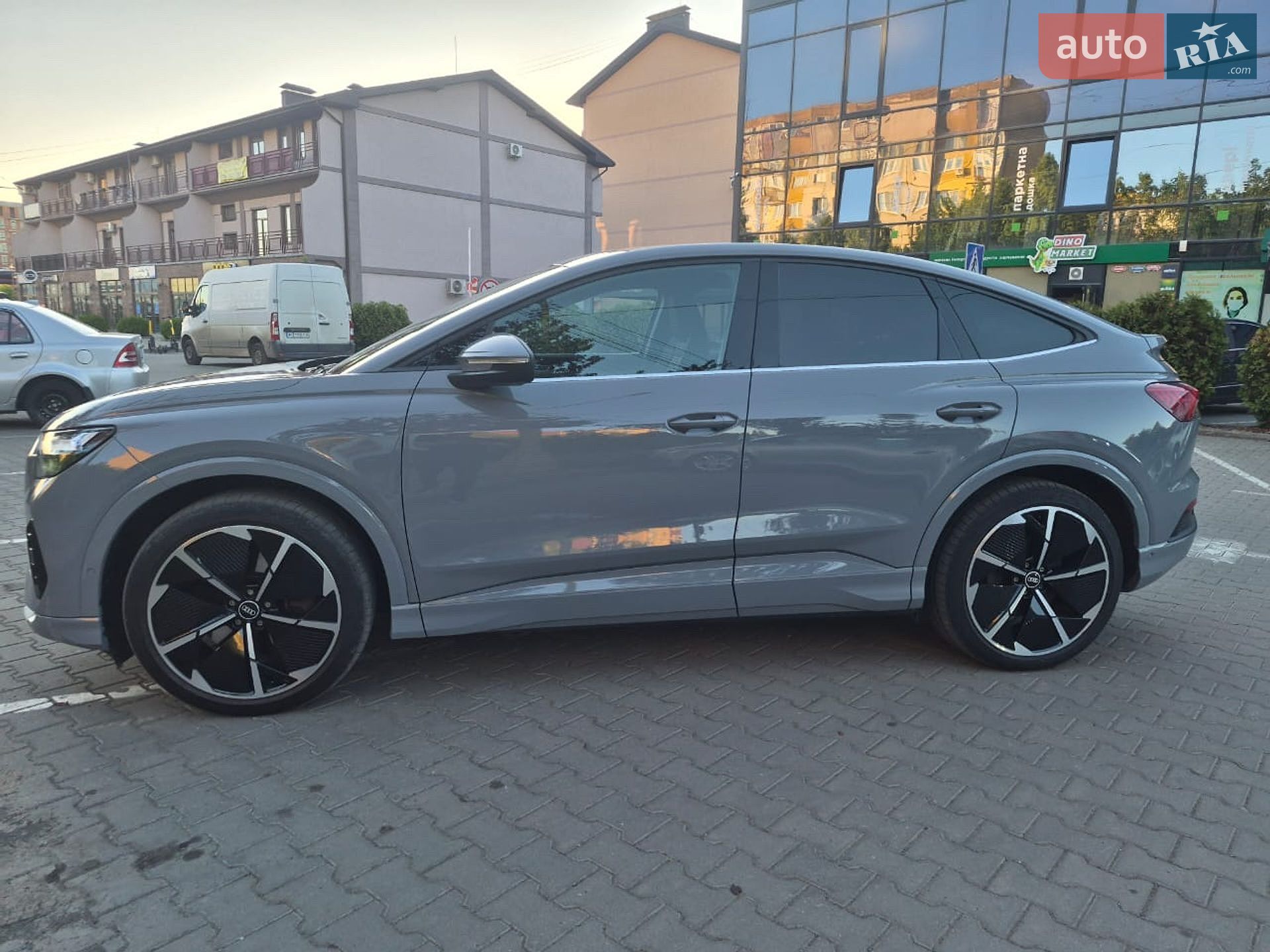 Audi Q4 Sportback e-tron 2022 VIN WAUZZZFZ9PP012301 фото оголошення 3 з 12
