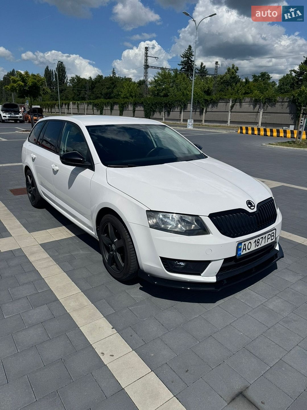 Skoda Octavia 2013 VIN TMBJG7NE4E0040490 фото оголошення 2 з 17