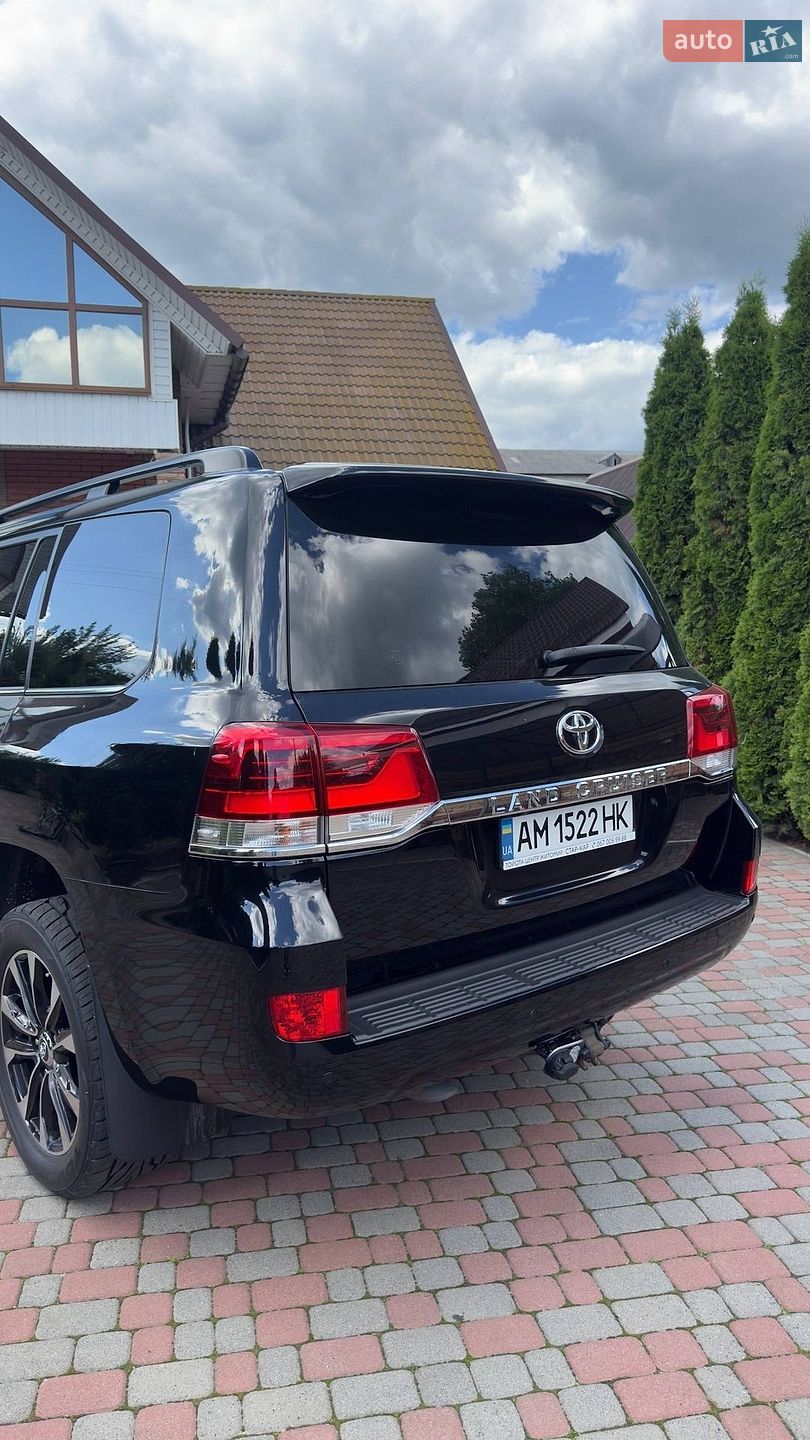 Toyota Land Cruiser 2021 VIN JTMCV05J304330420 фото оголошення 17 з 22