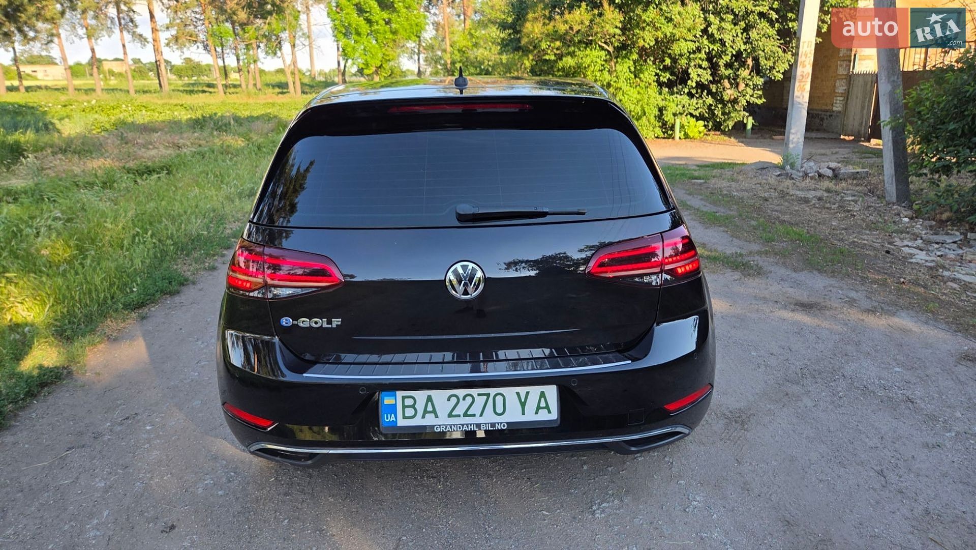 Volkswagen e-Golf 2019 VIN WVWZZZAUZK8908156 фото оголошення 2 з 17
