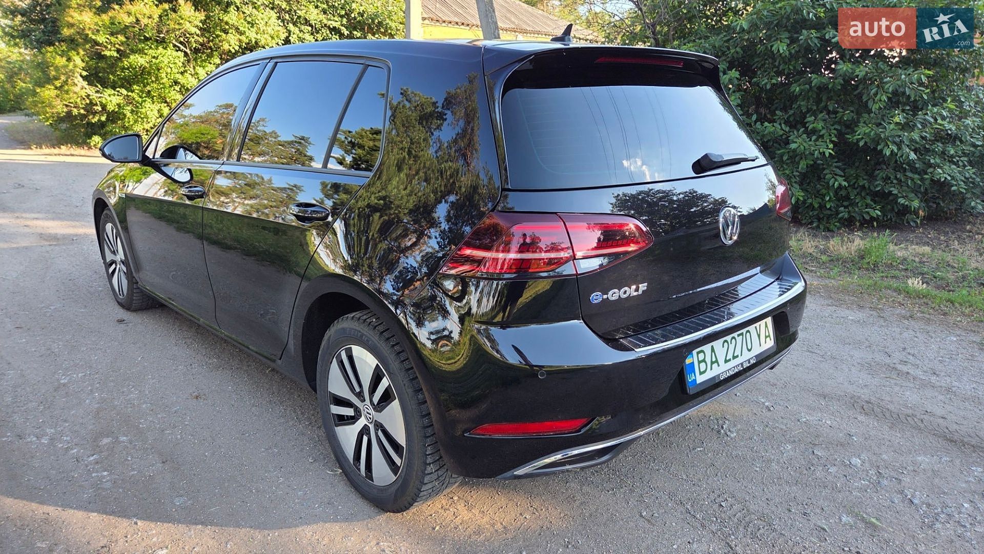 Volkswagen e-Golf 2019 VIN WVWZZZAUZK8908156 фото оголошення 4 з 17