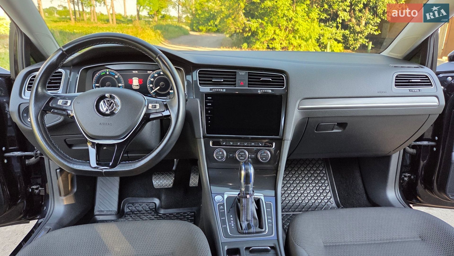 Volkswagen e-Golf 2019 VIN WVWZZZAUZK8908156 фото оголошення 5 з 17