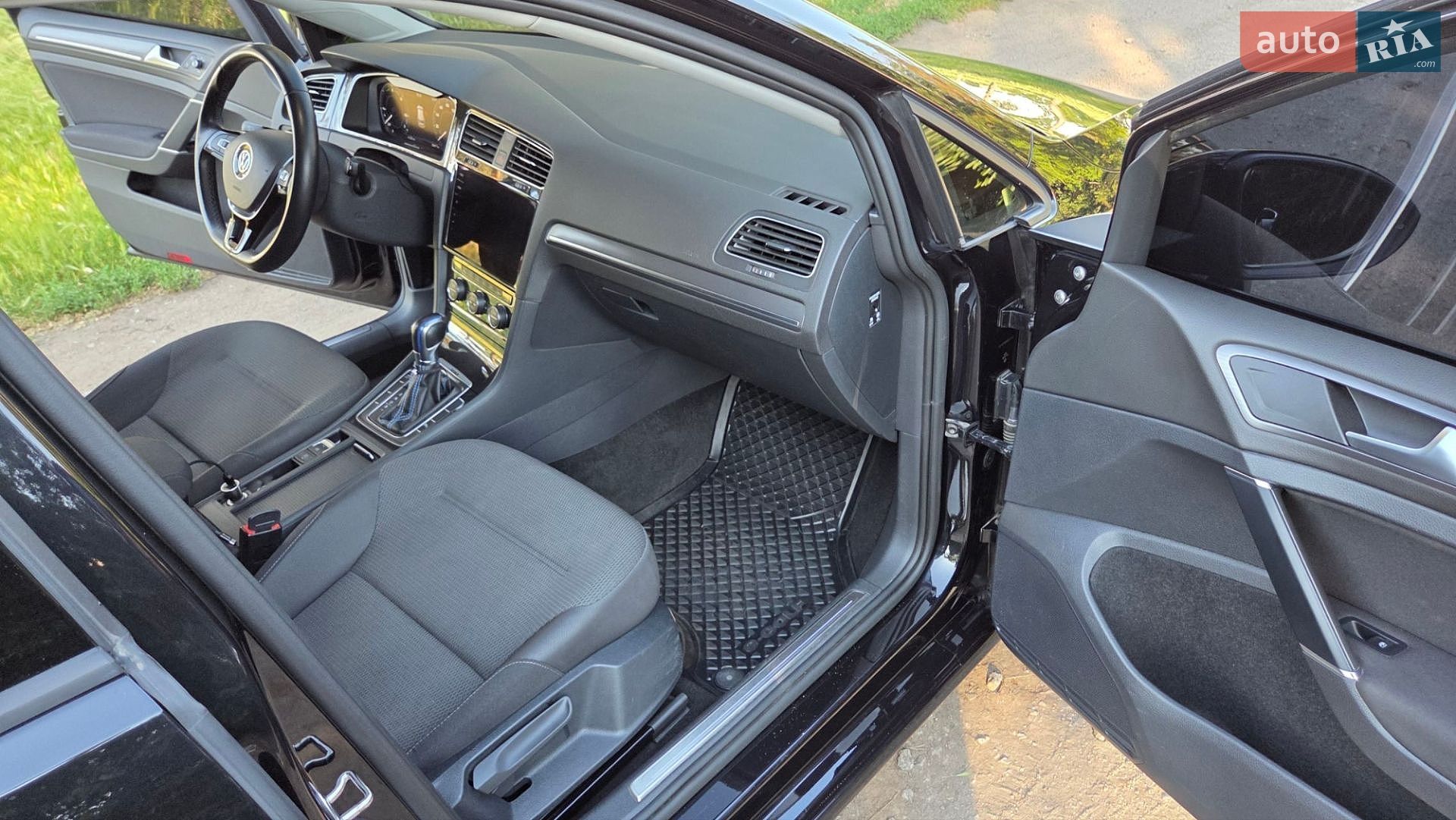 Volkswagen e-Golf 2019 VIN WVWZZZAUZK8908156 фото оголошення 11 з 17