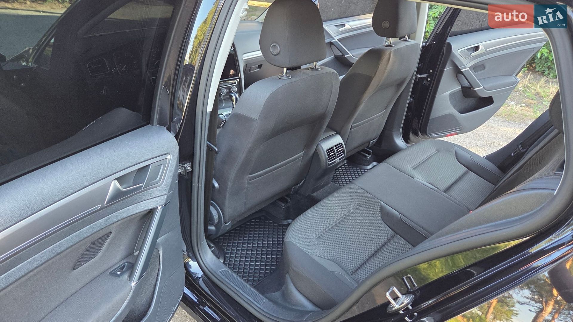 Volkswagen e-Golf 2019 VIN WVWZZZAUZK8908156 фото оголошення 12 з 17