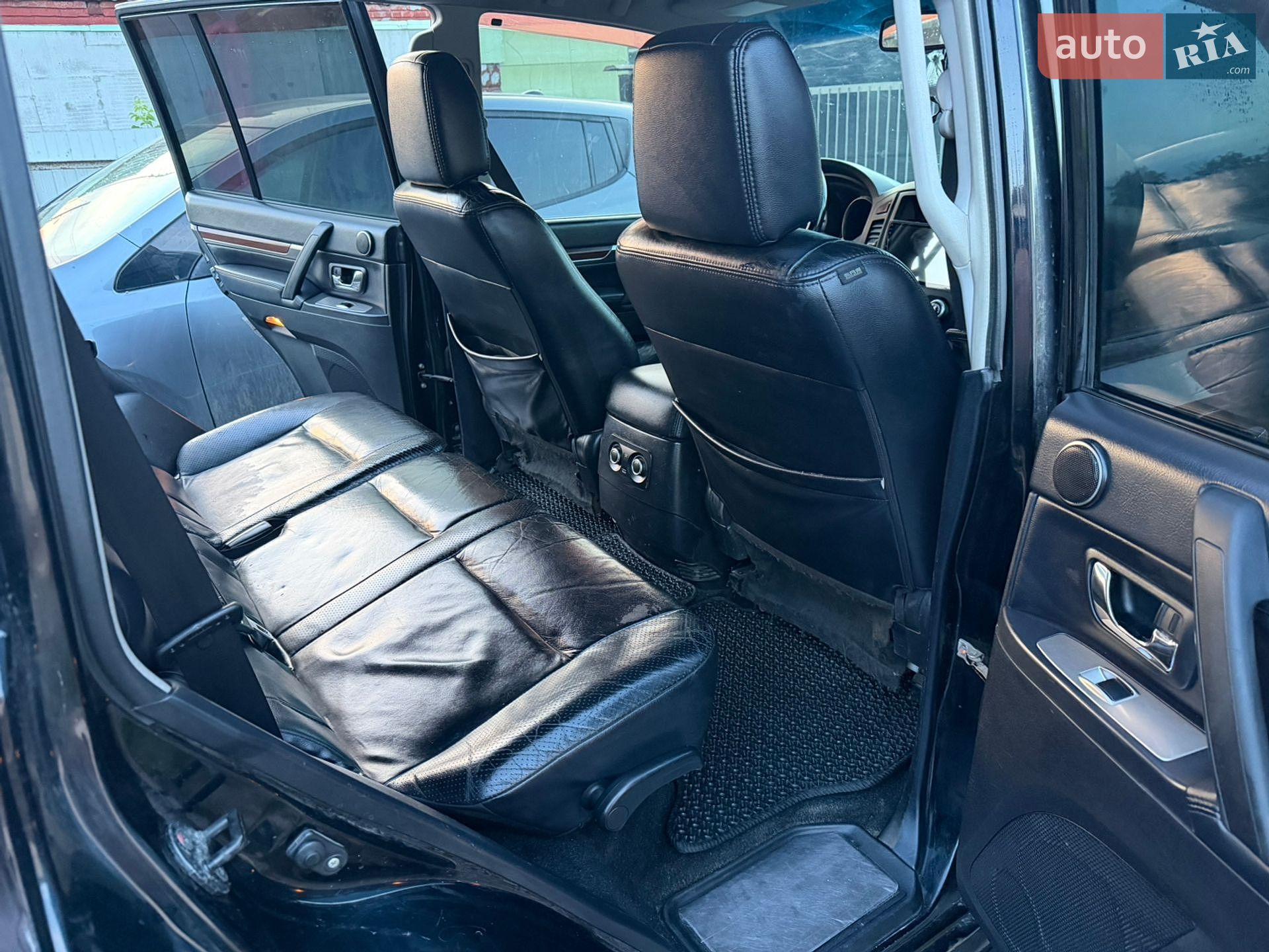 Mitsubishi Pajero Wagon 2008 VIN JMBLYV98W8J503697 фото оголошення 2 з 17