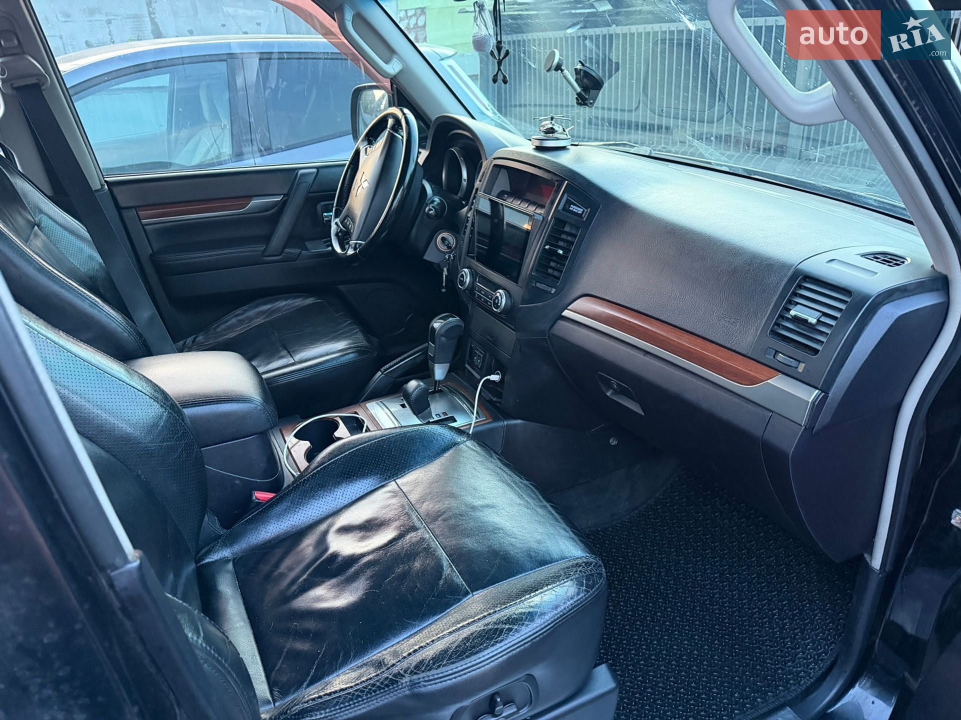 Mitsubishi Pajero Wagon 2008 VIN JMBLYV98W8J503697 фото оголошення 3 з 17
