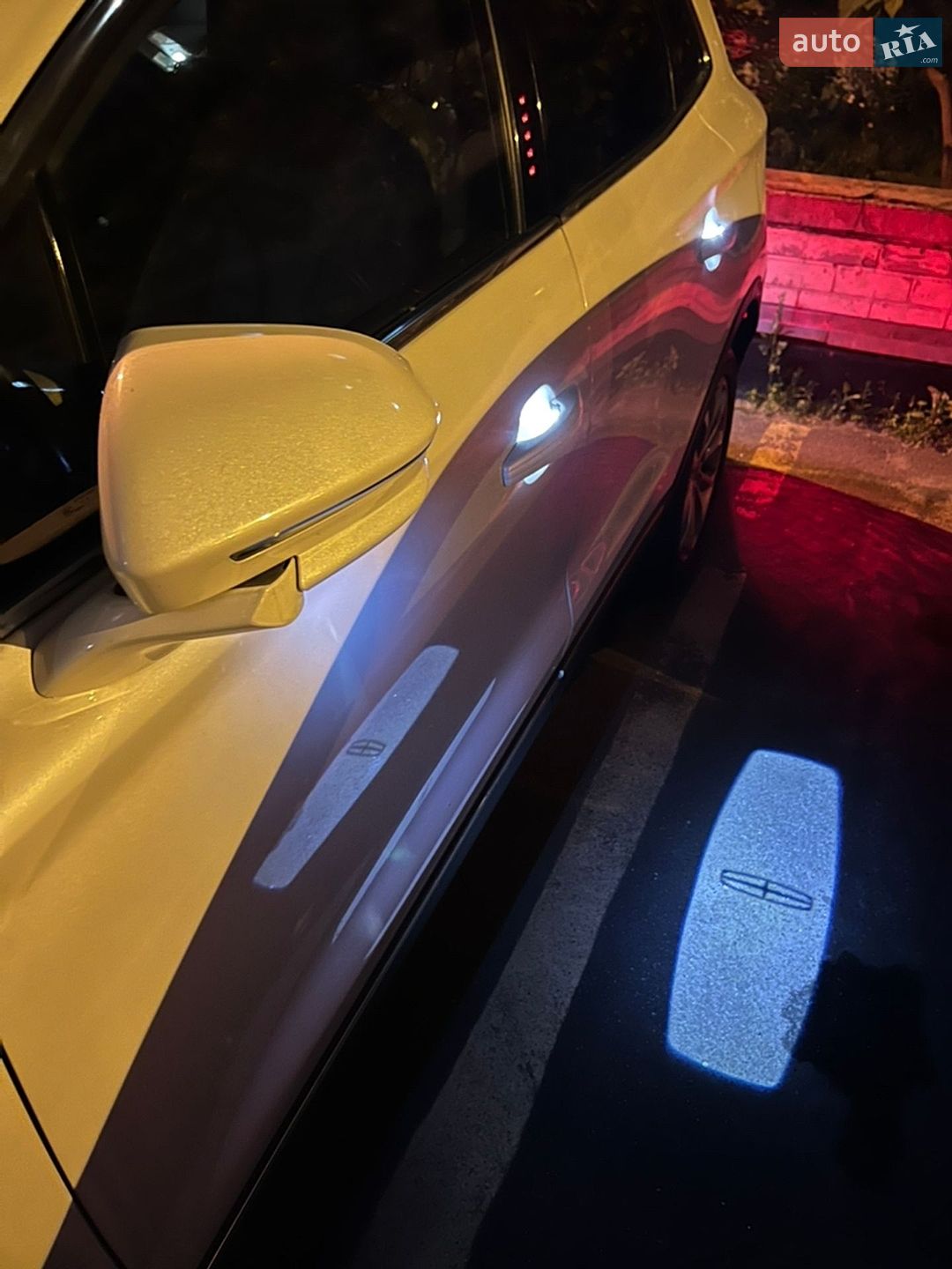 Lincoln MKC 2018 VIN 5LMCJ2D99KUL10053 фото оголошення 2 з 69
