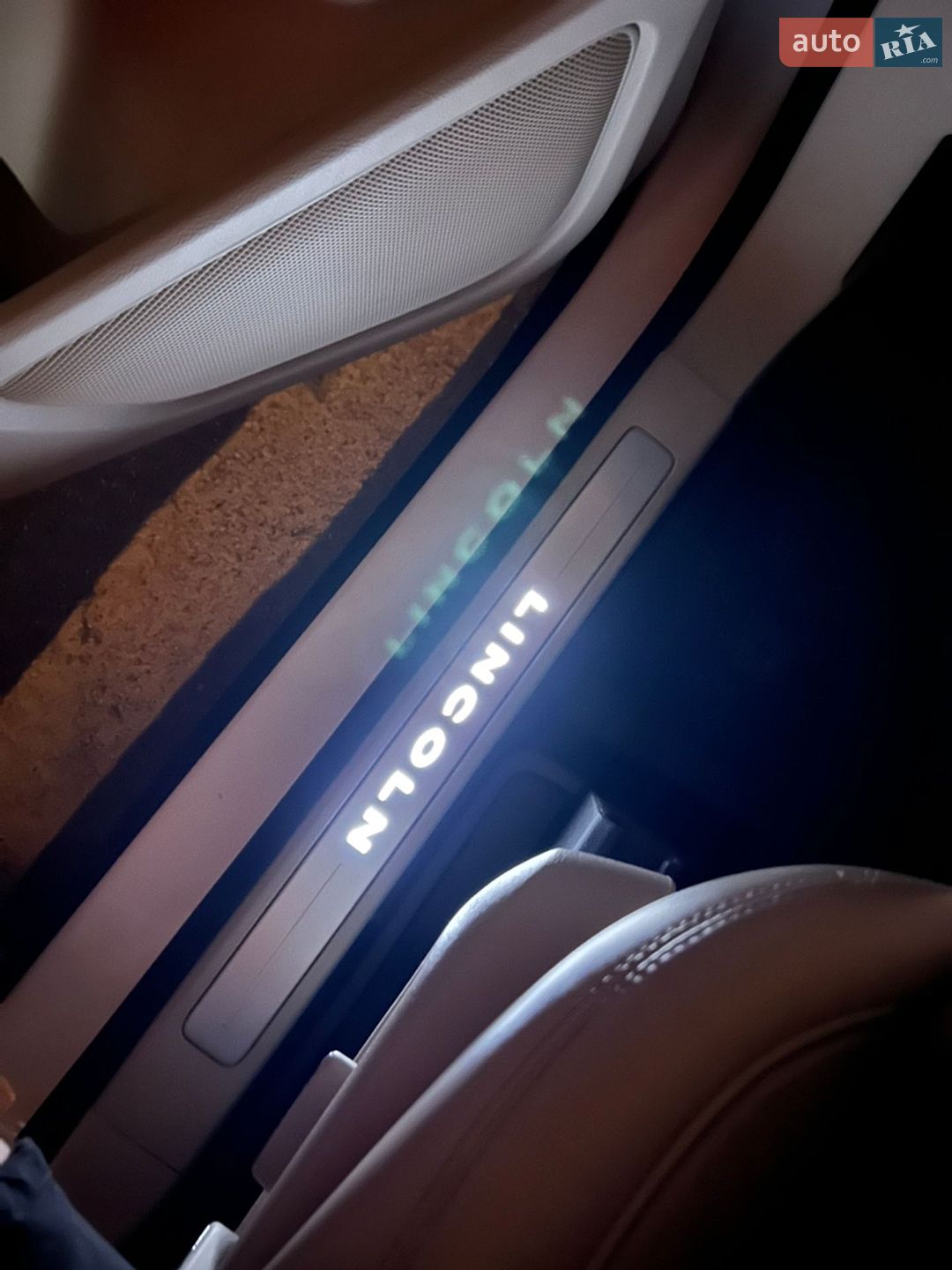 Lincoln MKC 2018 VIN 5LMCJ2D99KUL10053 фото оголошення 3 з 69