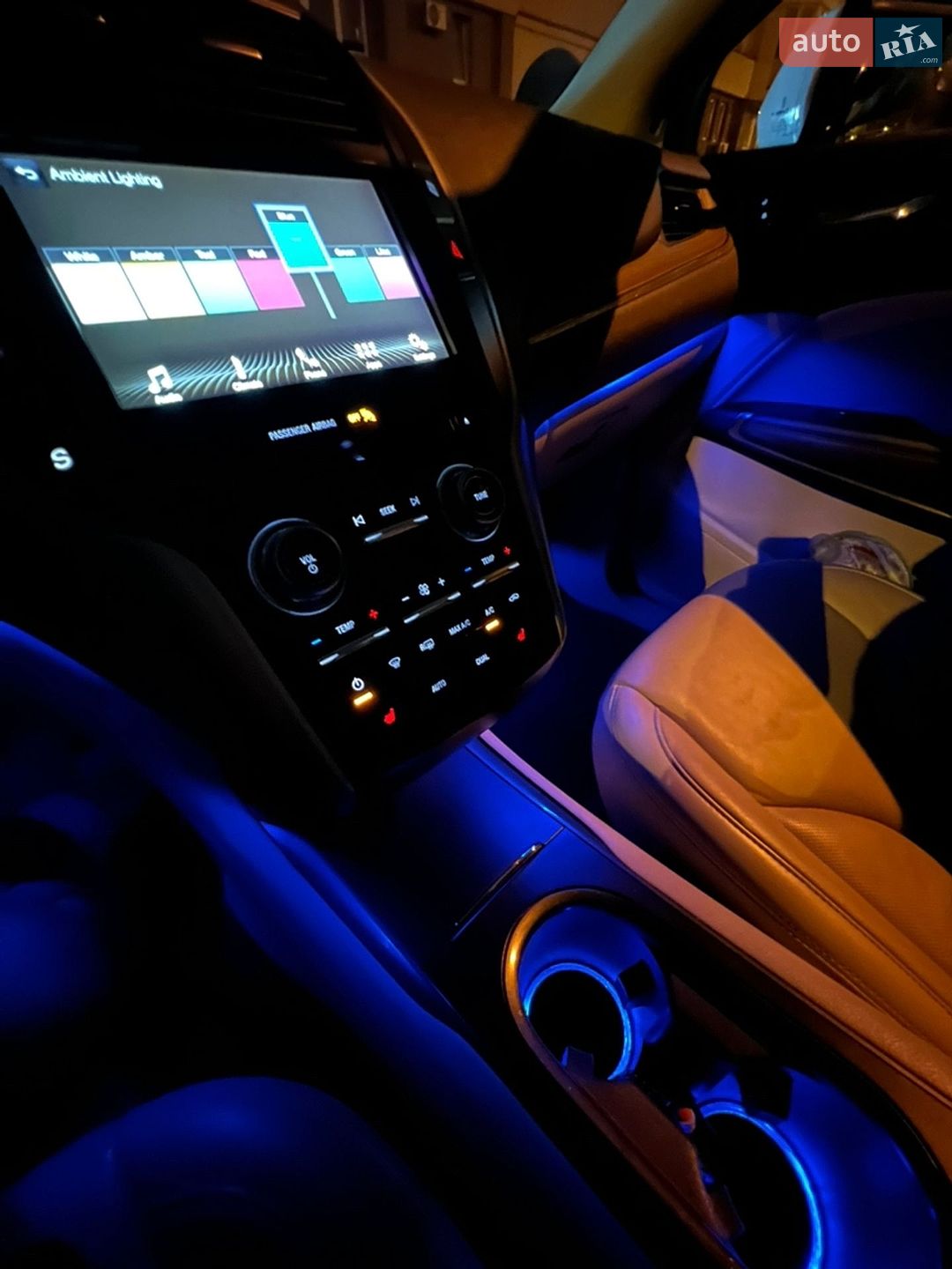Lincoln MKC 2018 VIN 5LMCJ2D99KUL10053 фото оголошення 4 з 69