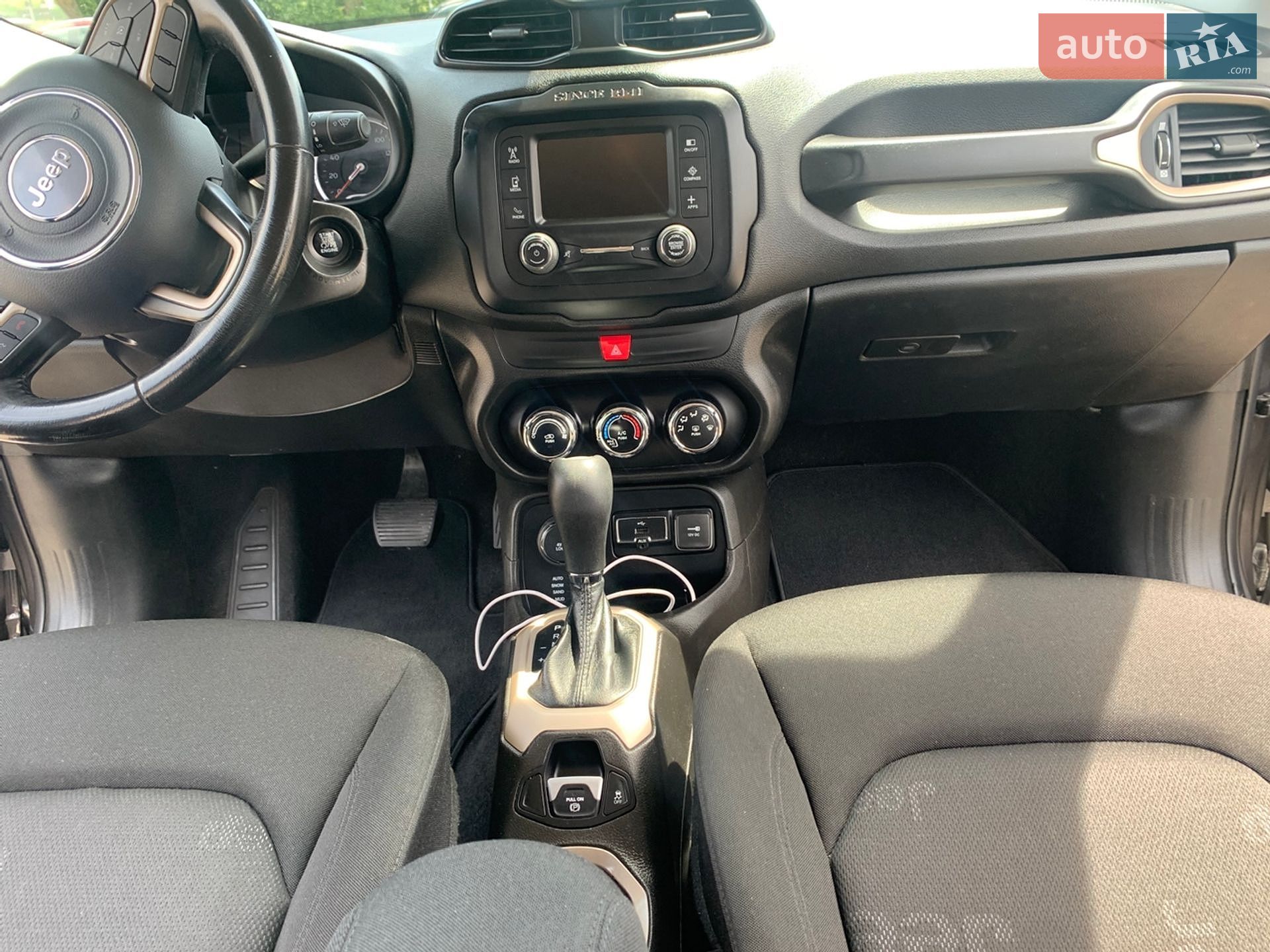 Jeep Renegade 2017 VIN ZACCJBBB8HPG59597 фото оголошення 50 з 58