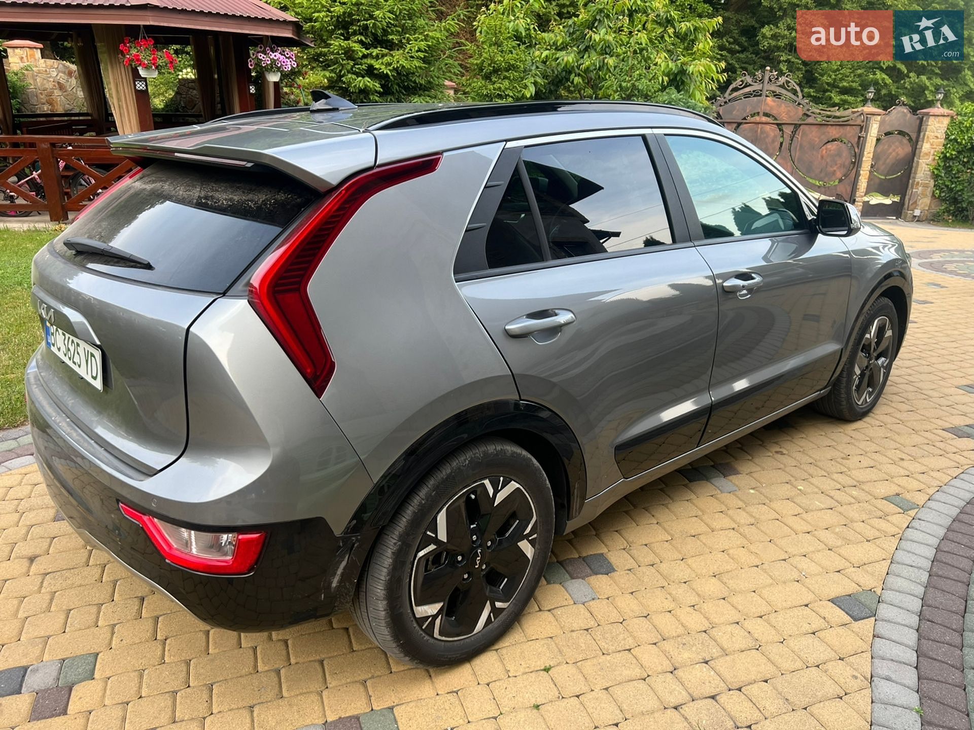 Kia Niro 2024 VIN KNDCR3L17R5121827 фото оголошення 2 з 15