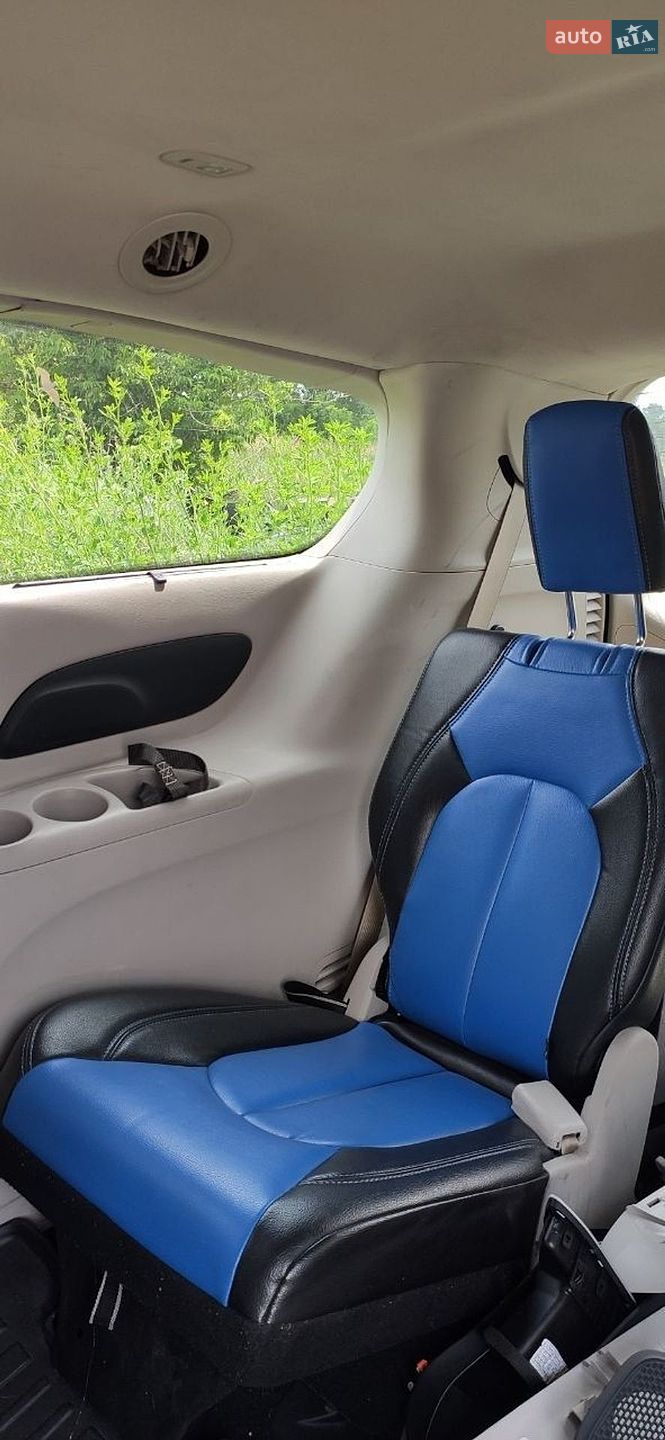 Chrysler Pacifica 2018 VIN 2C4RC1H74JR293589 фото оголошення 3 з 9