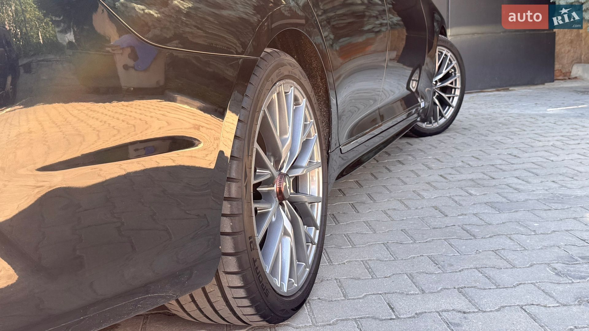 Genesis G80 2017 VIN KMHGN4JB4JU249544 фото оголошення 8 з 36