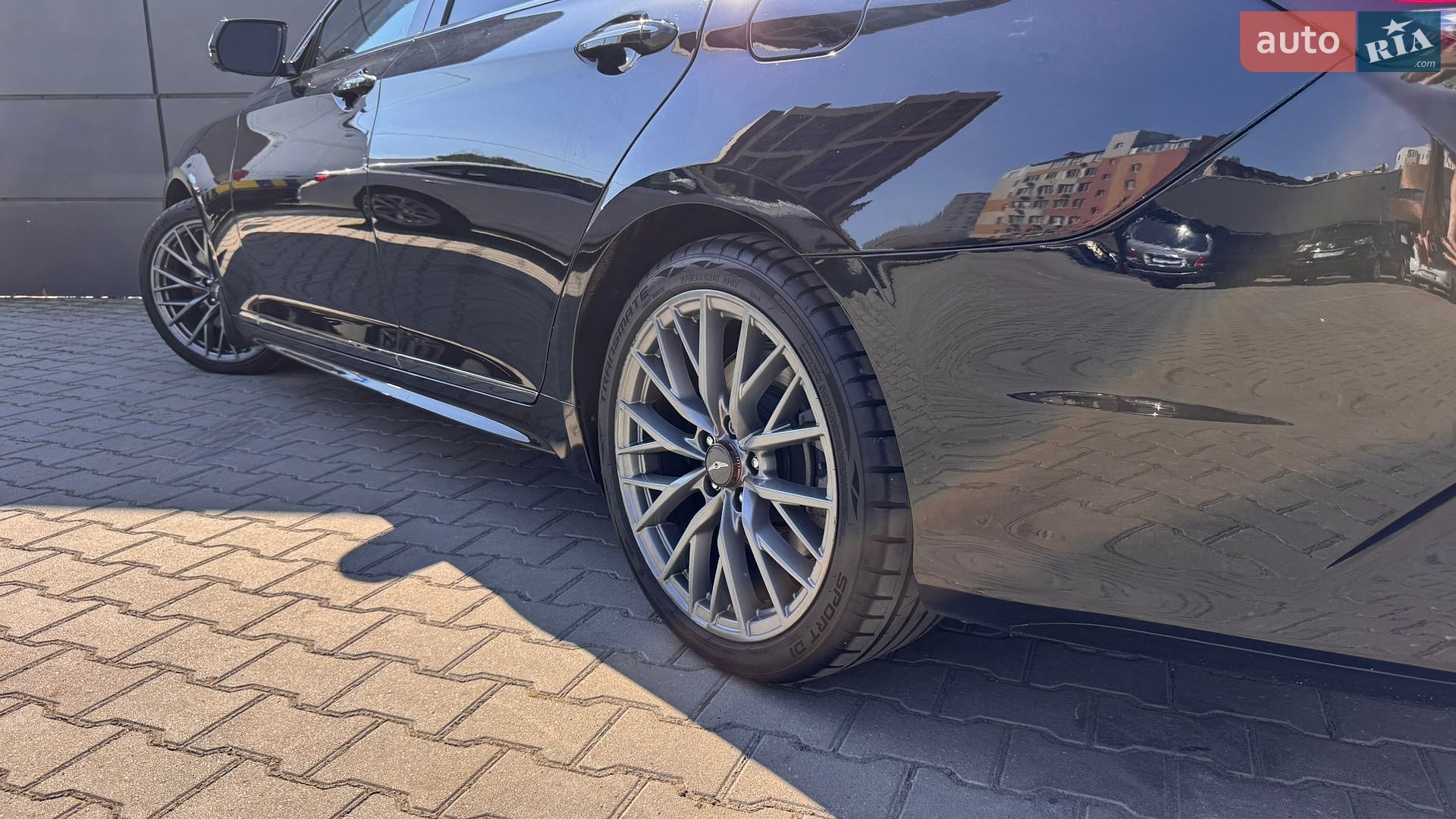 Genesis G80 2017 VIN KMHGN4JB4JU249544 фото оголошення 15 з 36