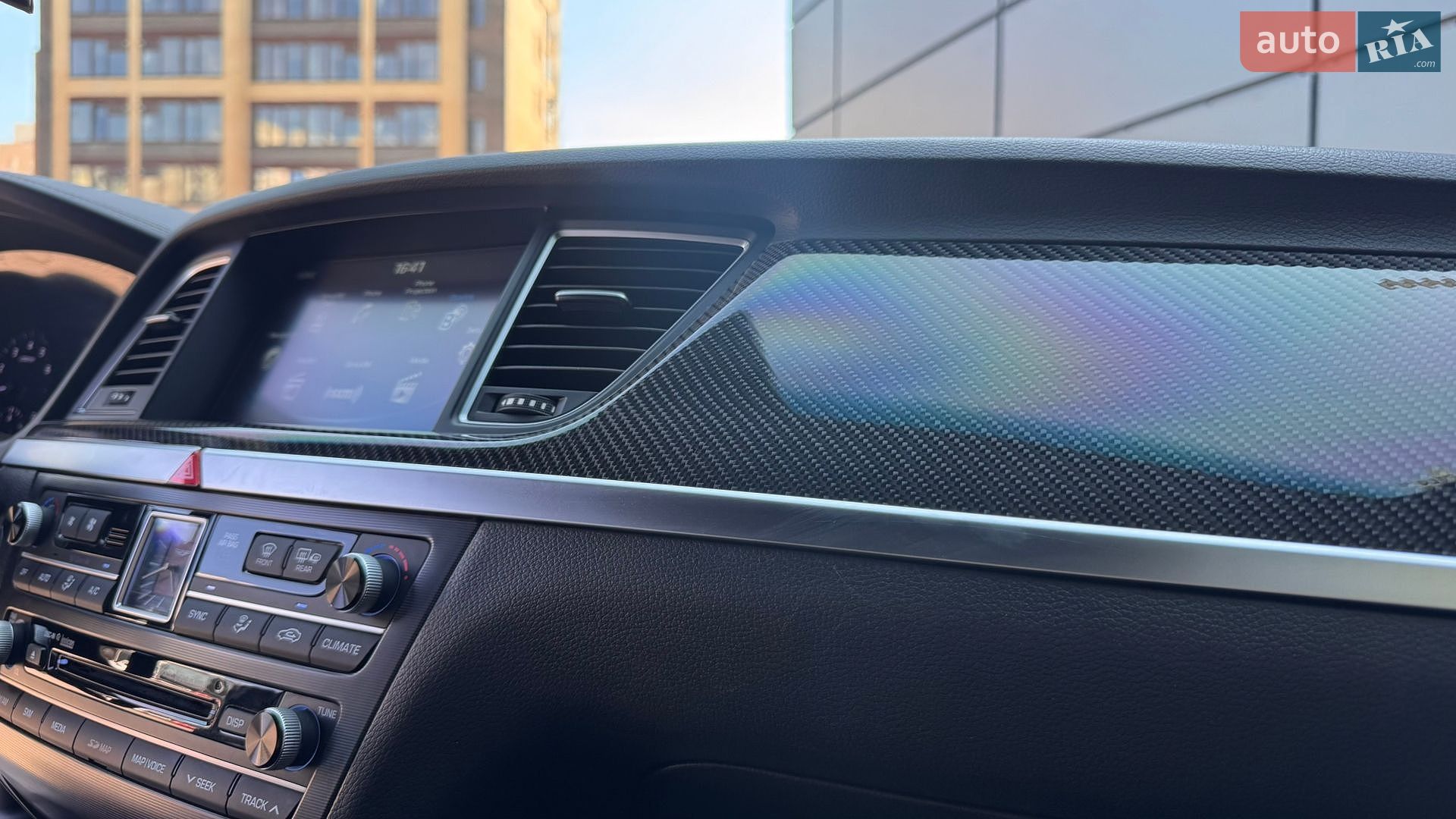 Genesis G80 2017 VIN KMHGN4JB4JU249544 фото оголошення 23 з 36
